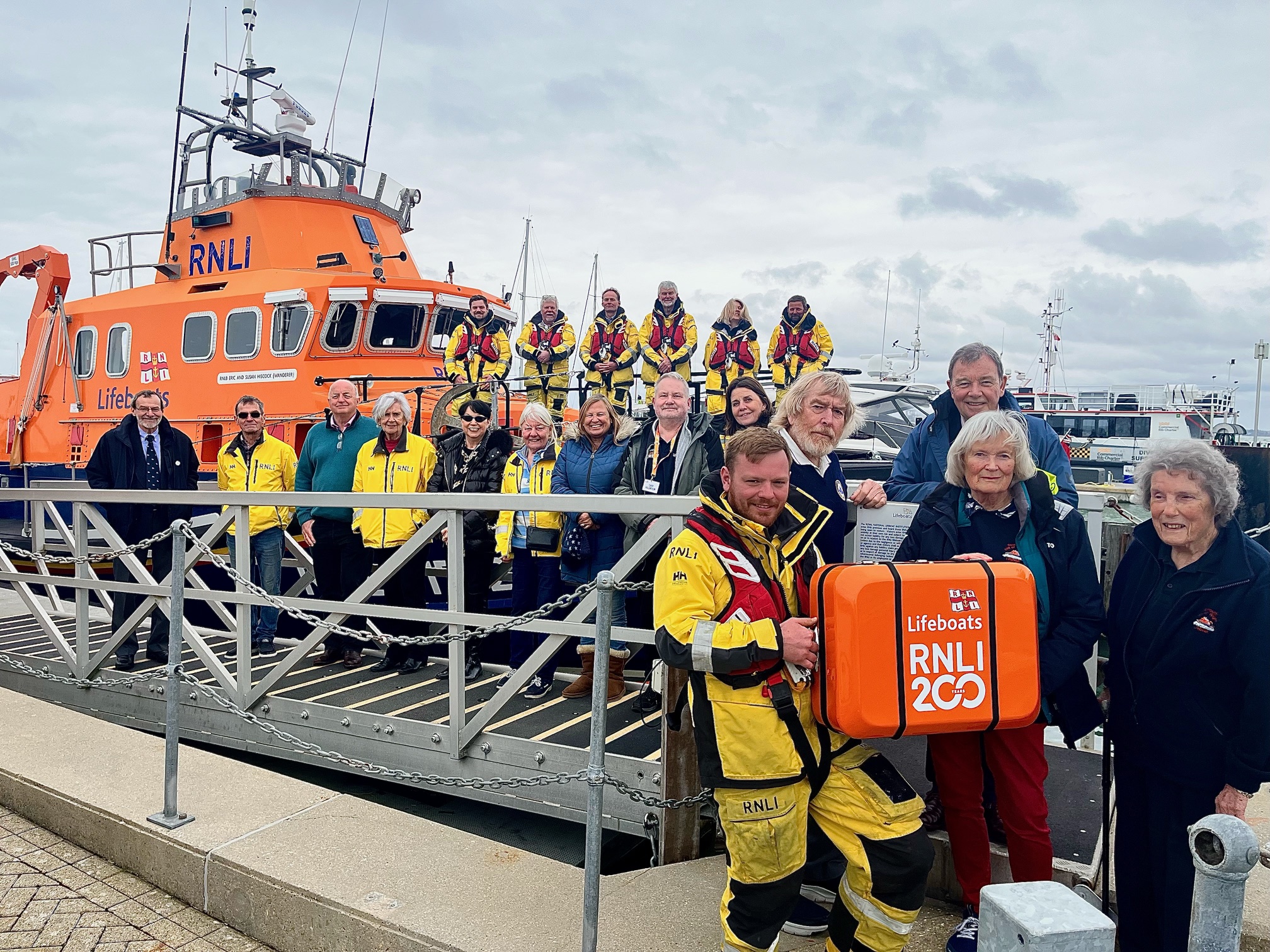 Representative members of RNLI Yarmouth with the Scroll