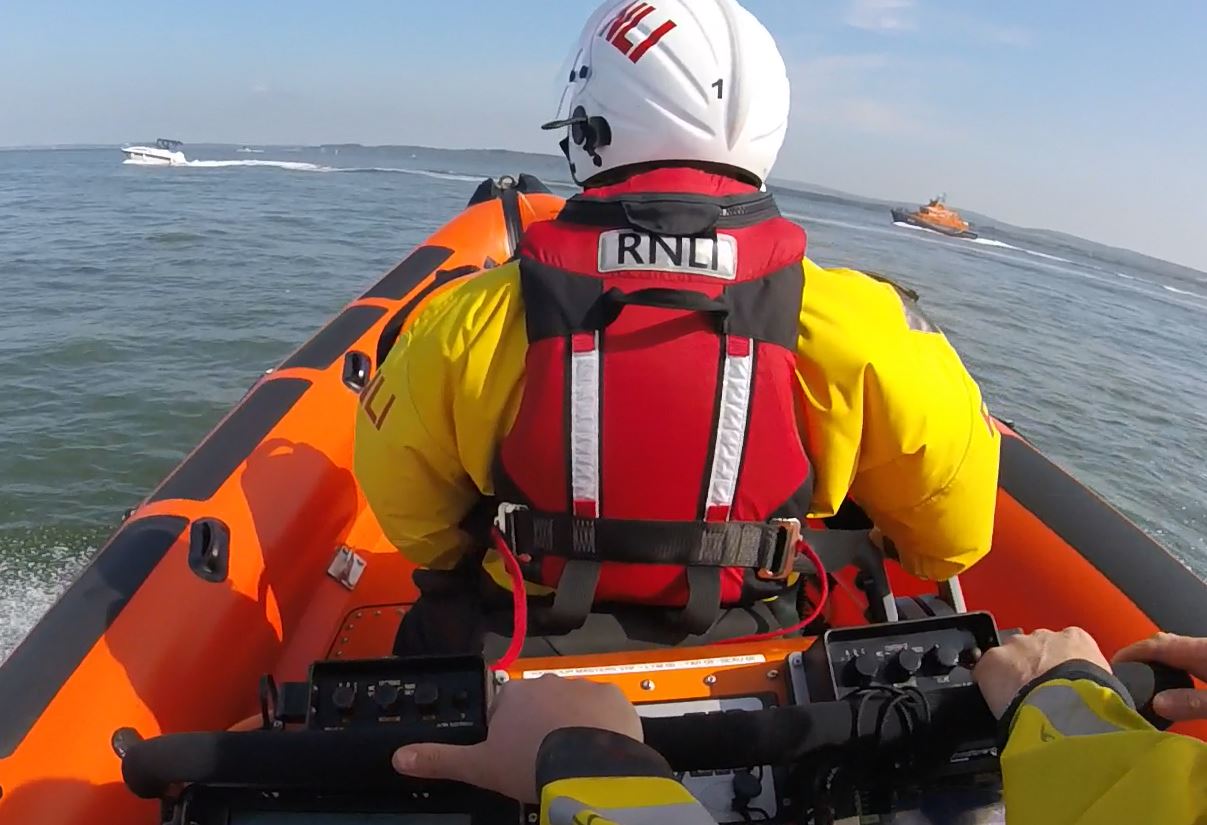 Lymington Lifeboat arrives on scene 