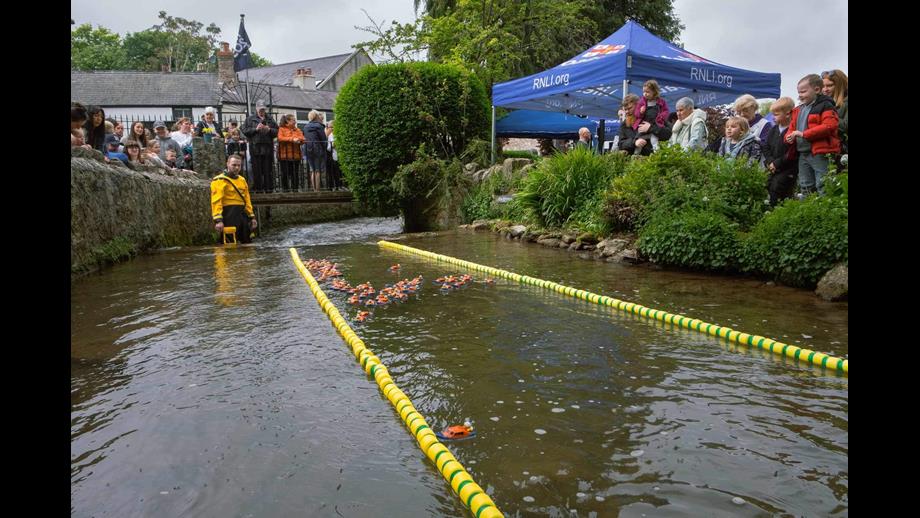 Duck Racieng Annual duck race proves pro-DUCK-tive for Rhyl RNLI | RNLI