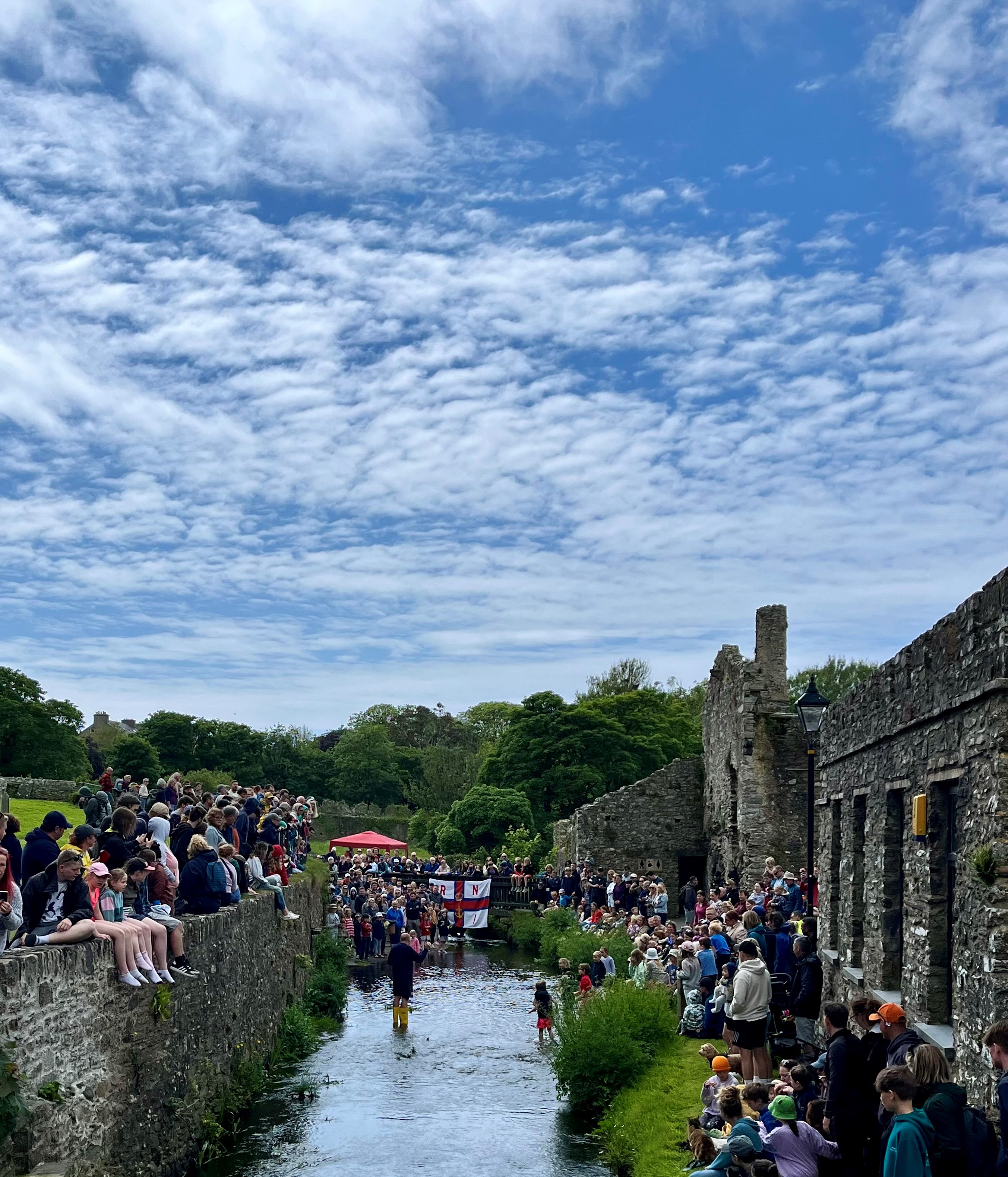 Eager crowds await the start of the race