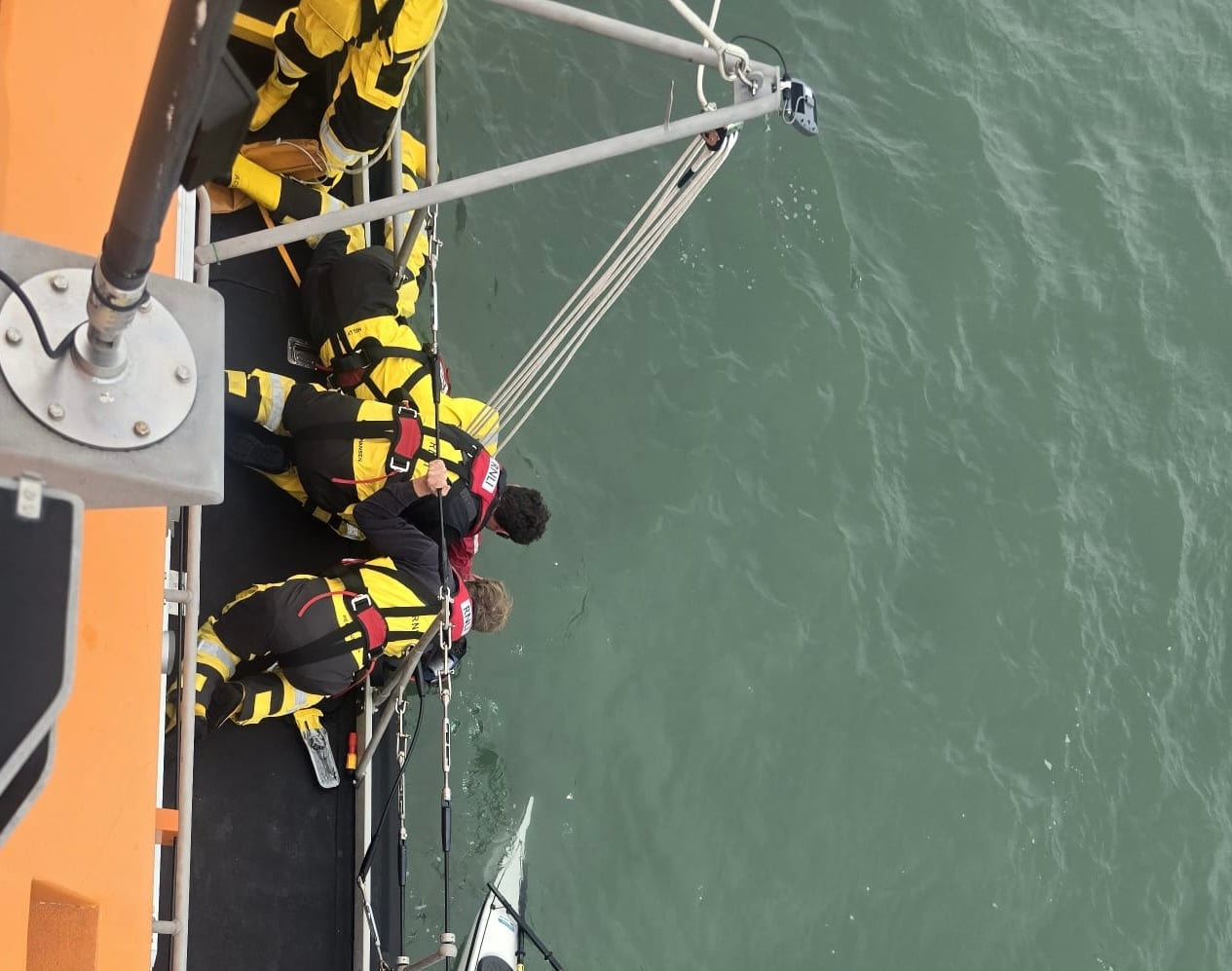 Yarmouth RNLI crew working together during rescue