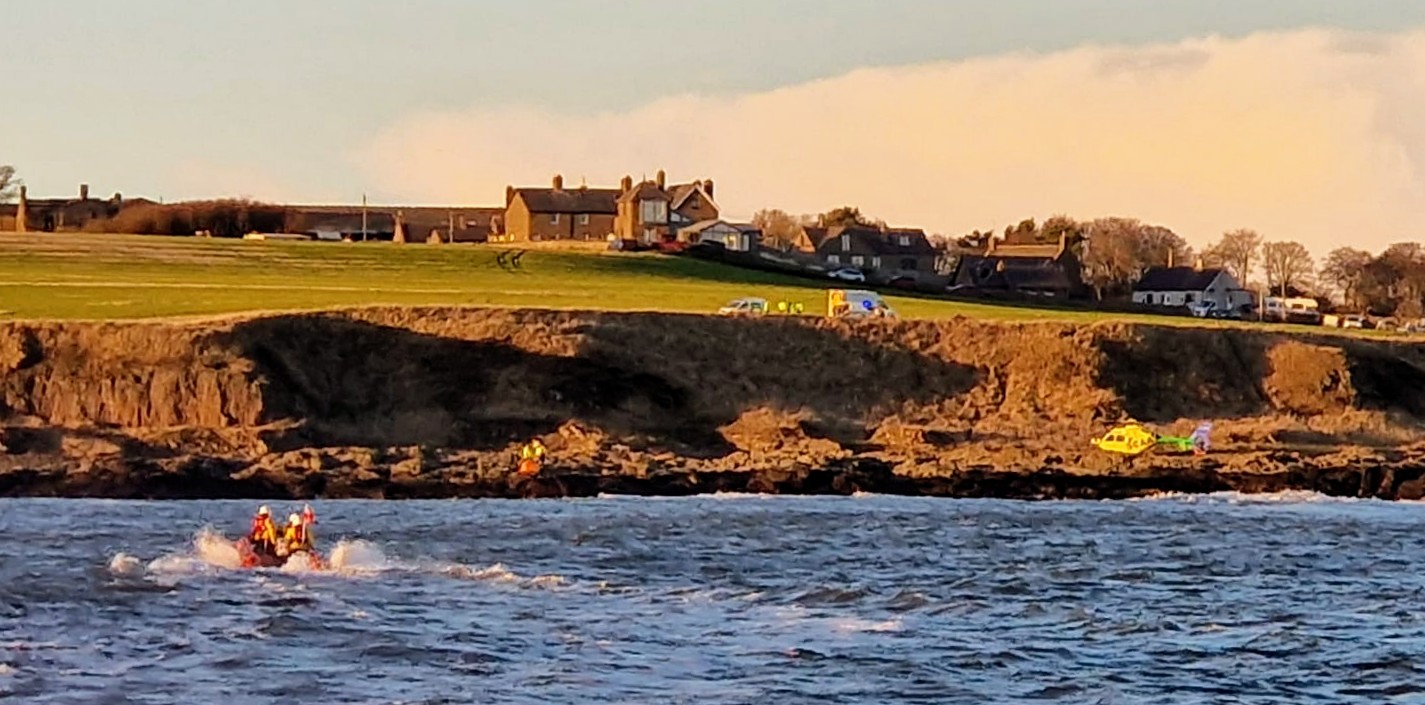 Montrose RNLI ILB volunteer crew head to the location of injured fisherman