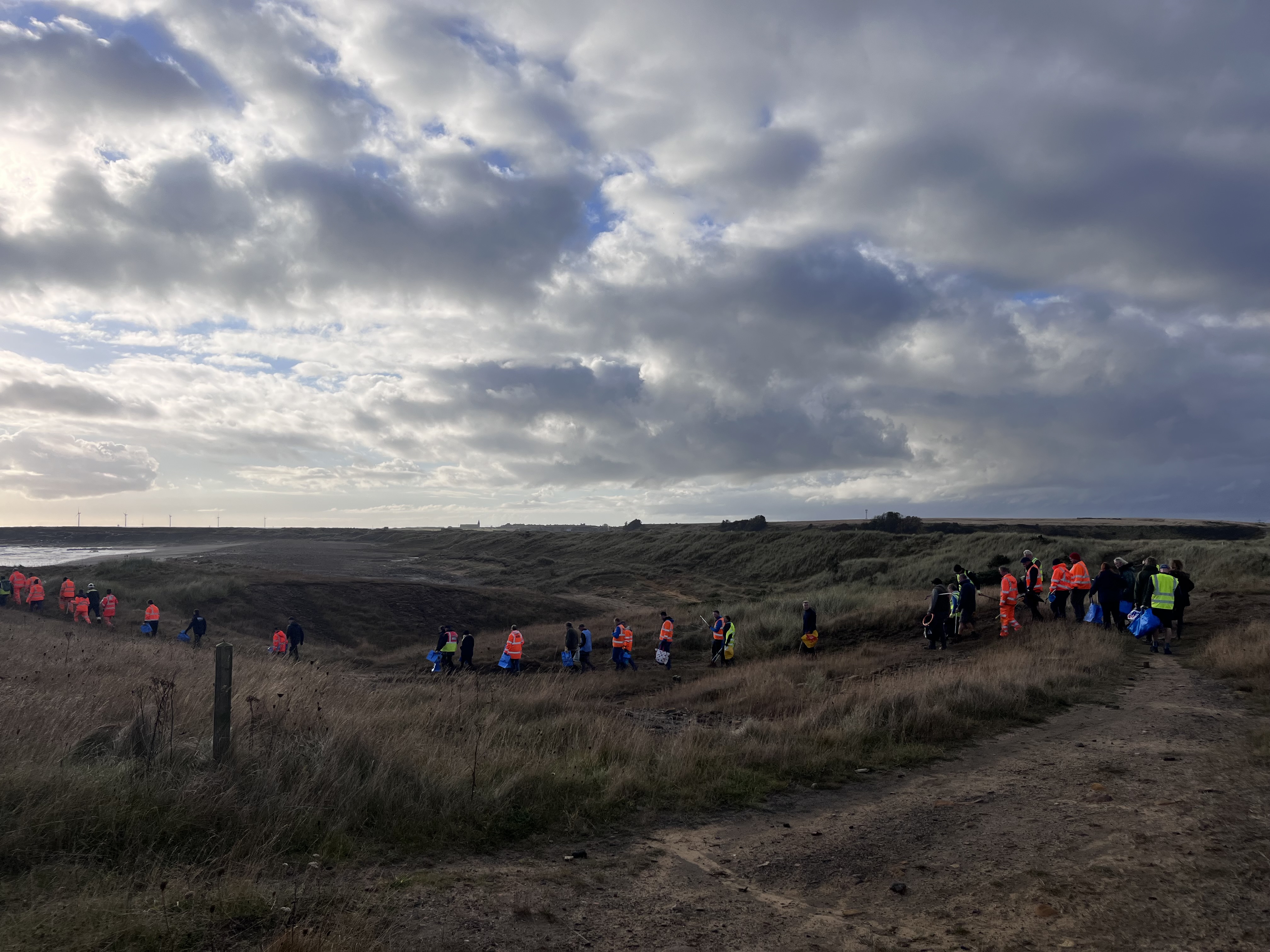 The large number of volunteers get ready to start