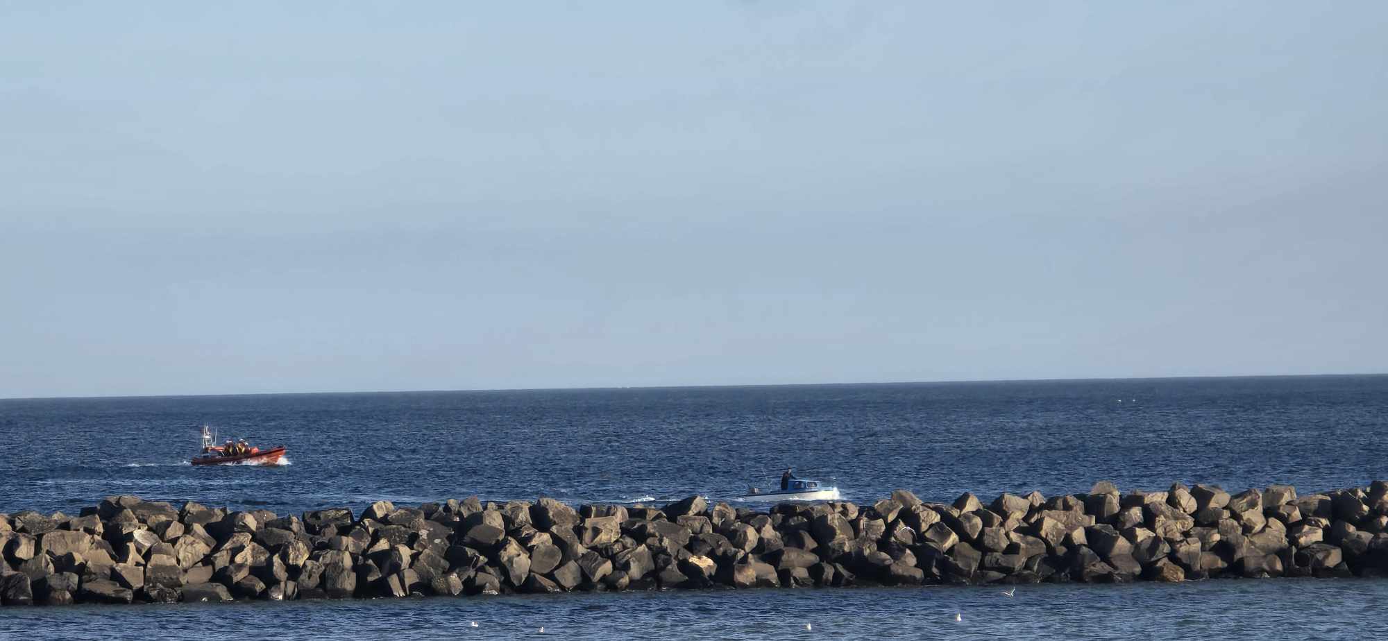 Casualty vessel off the breakwater