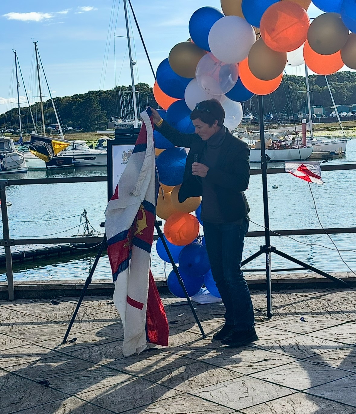 Dame Ellen MacArthur unveiling the framed letter signed by the former CEO Mark Dowie.