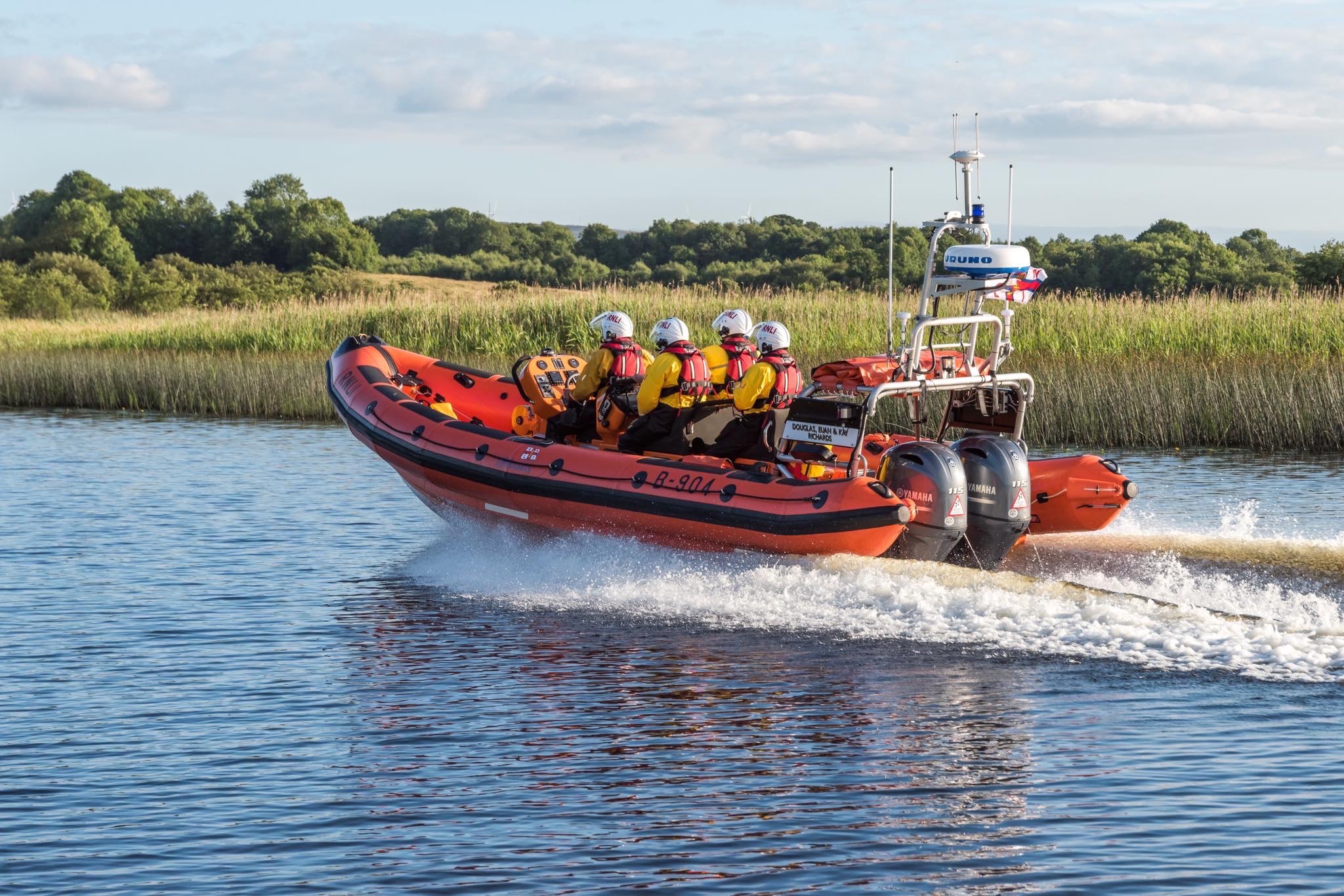 Carrybridge RNLI assist 10 people in 2 separate rescues