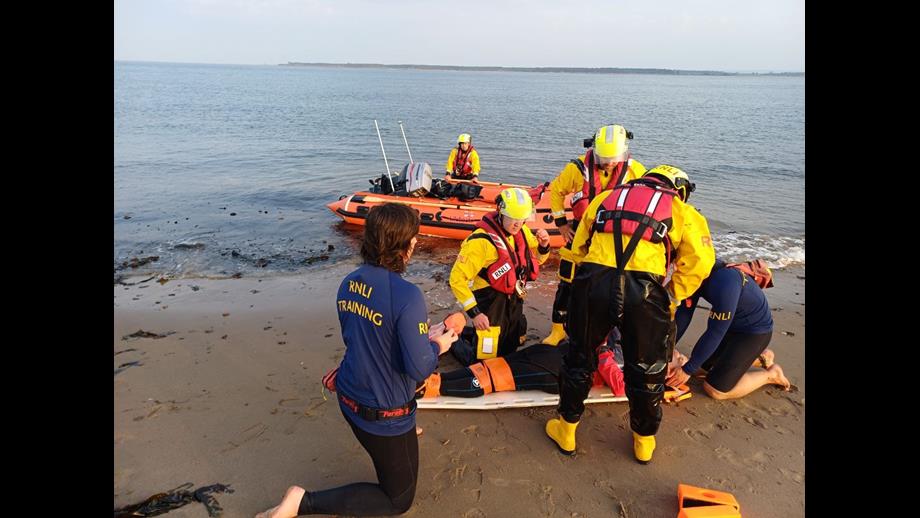 Lifeguards Carry RNLI lifeguards join forces with Broughty Ferry to train local kayak ...