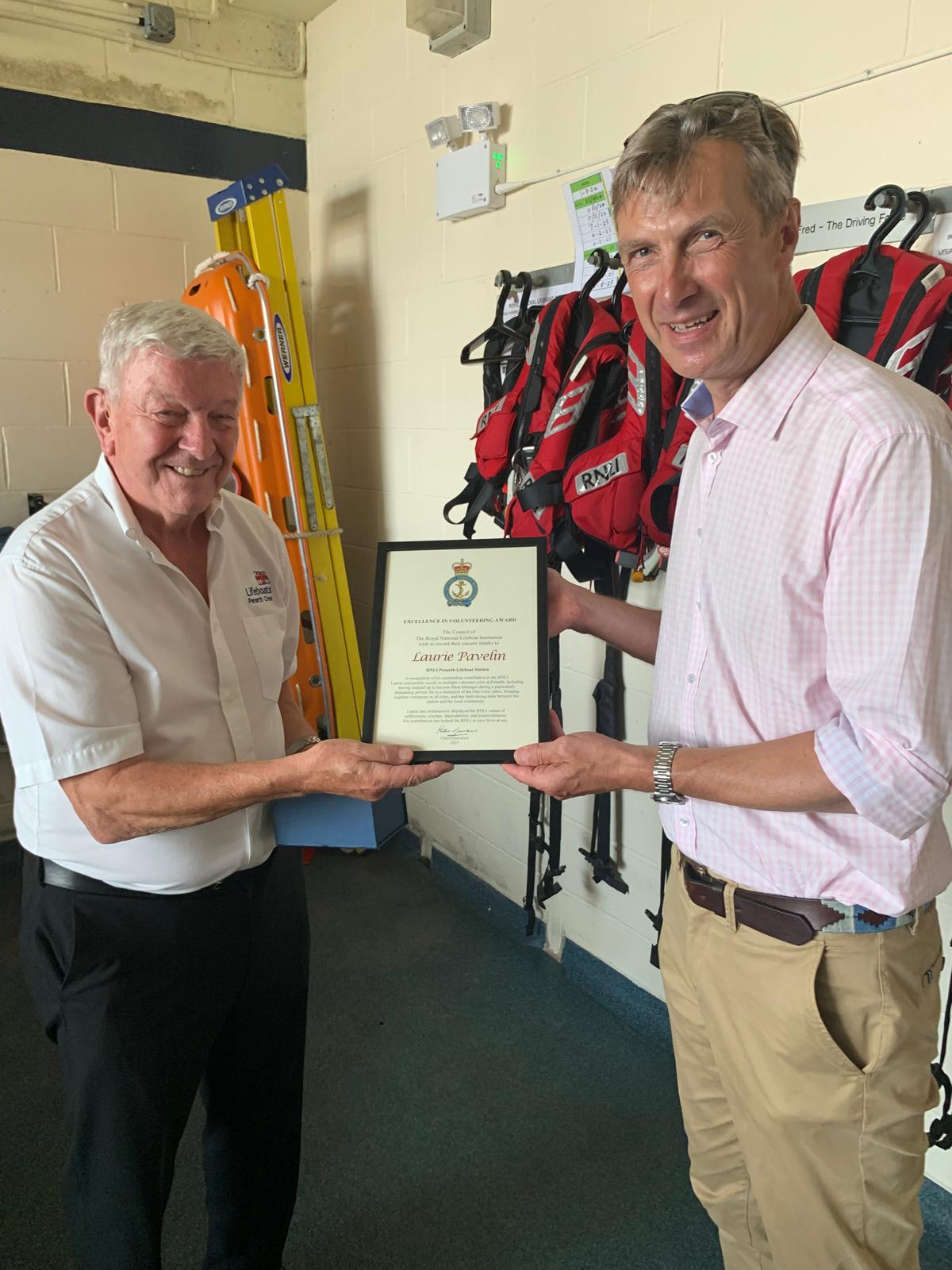 Peter Sparkes presenting Excellence in Volunteering Award to Laurie Pavelin