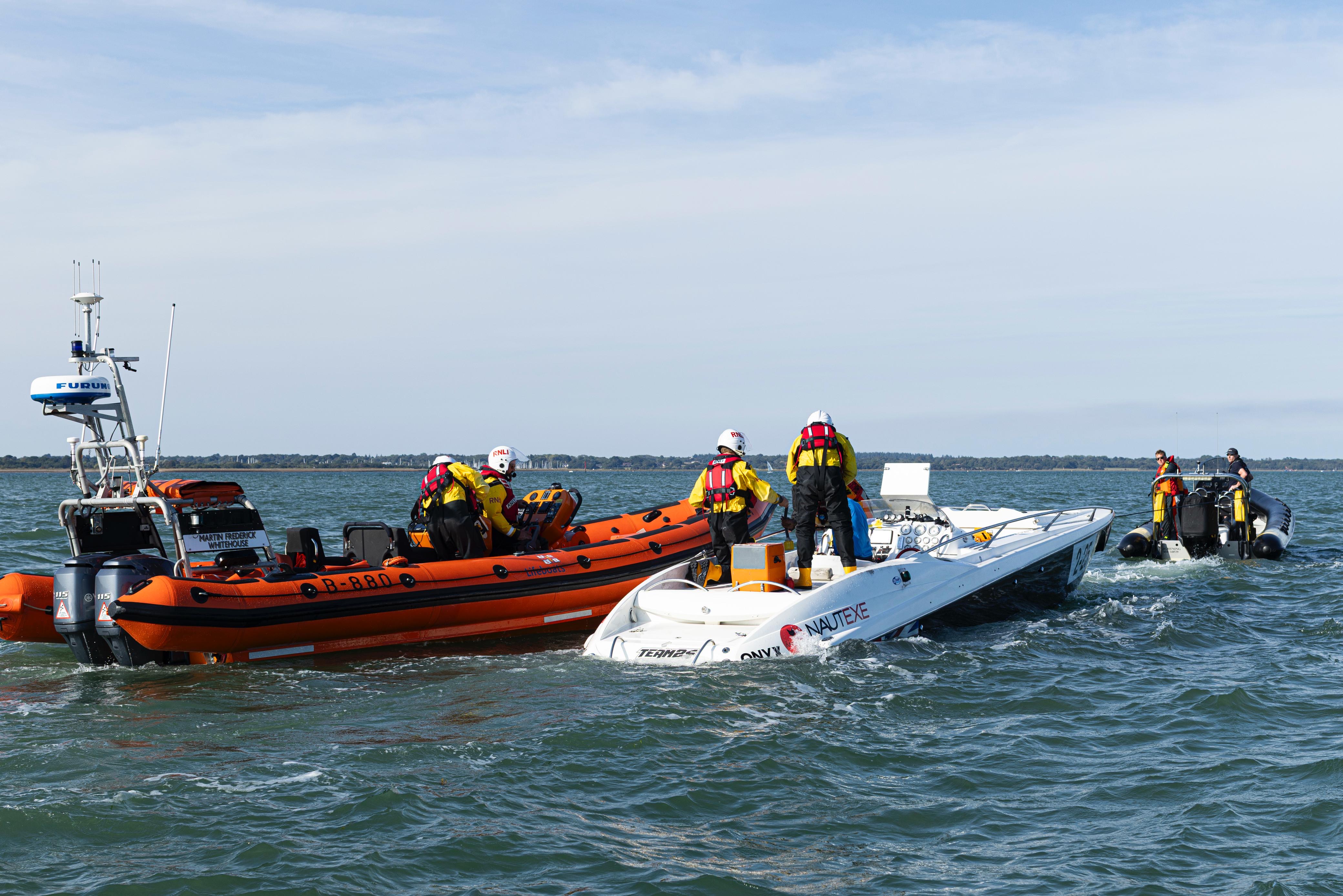 Cowes-Torquay-Cowes Powerboat competitor receiving assistance from Lymington Lifeboat