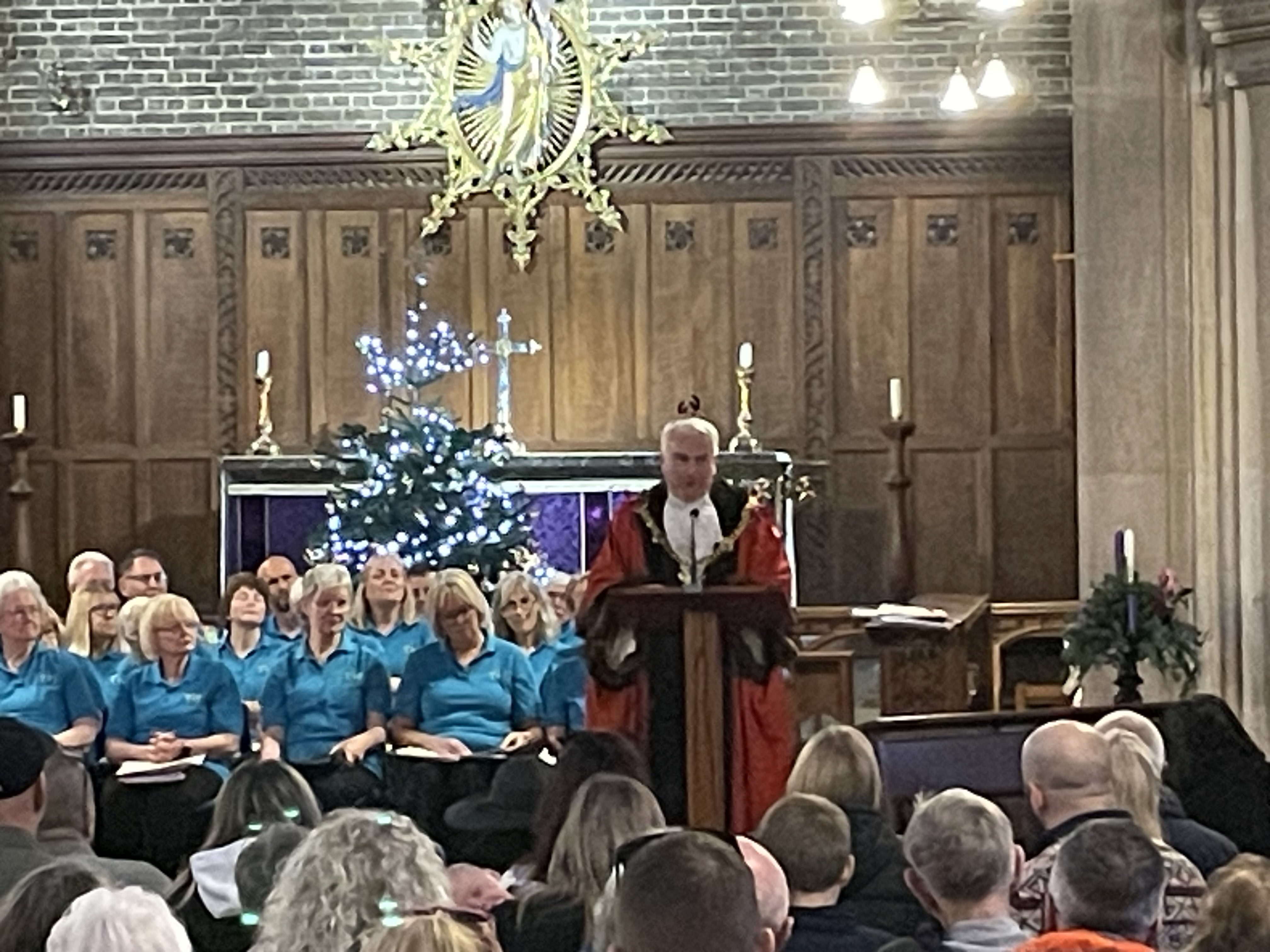 Councillor Gerald Vernon-Jackson praising RNLI crew and thanking them on behalf of the people of Portsmouth