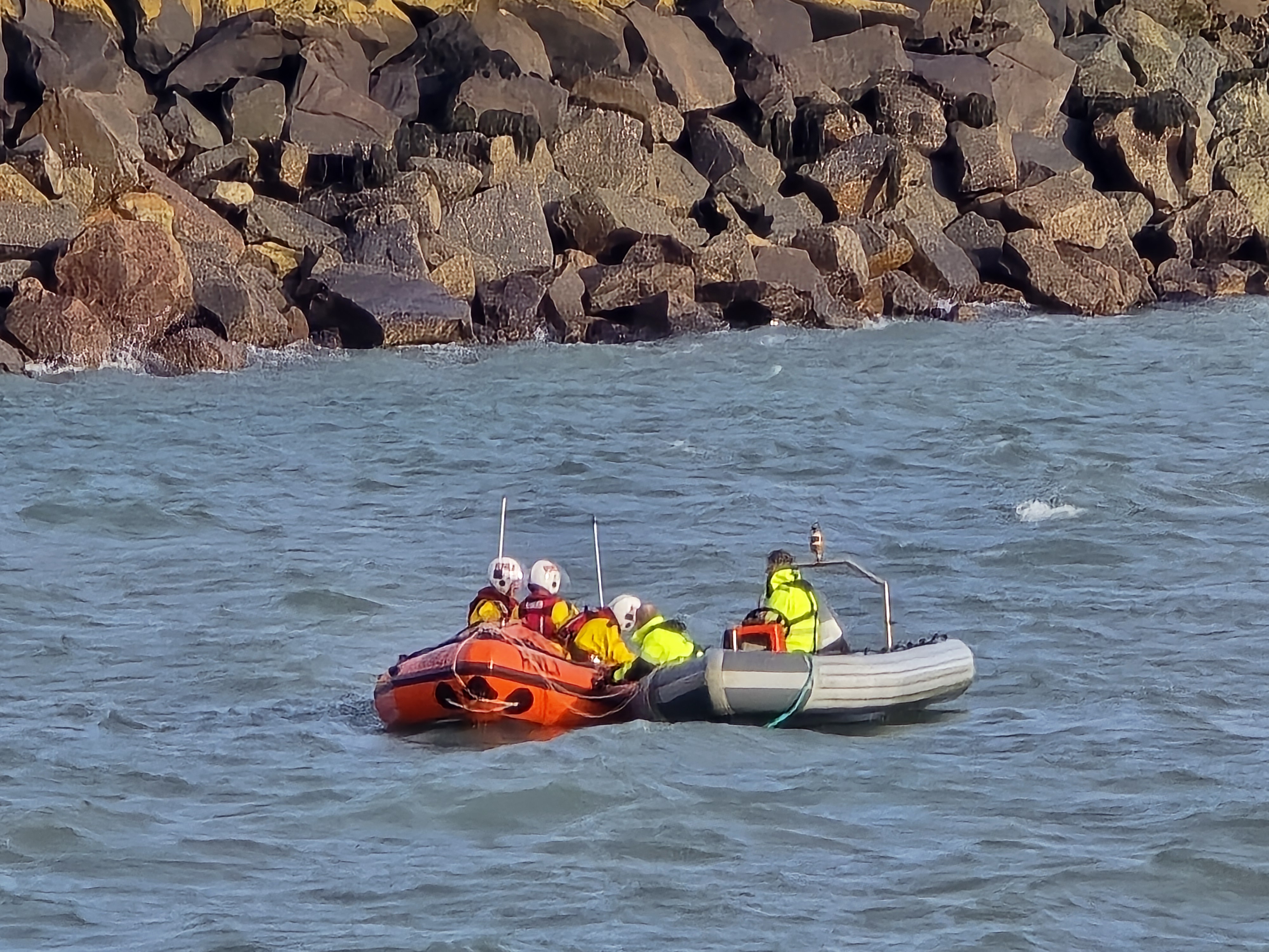 Fishguard ILB alongside the casualty vessel