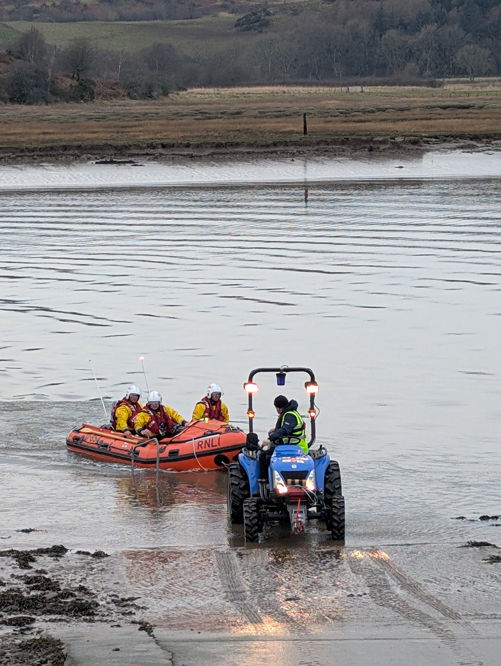 Lifeboat D-854 returns to Kippford after rescue 16th February 2025