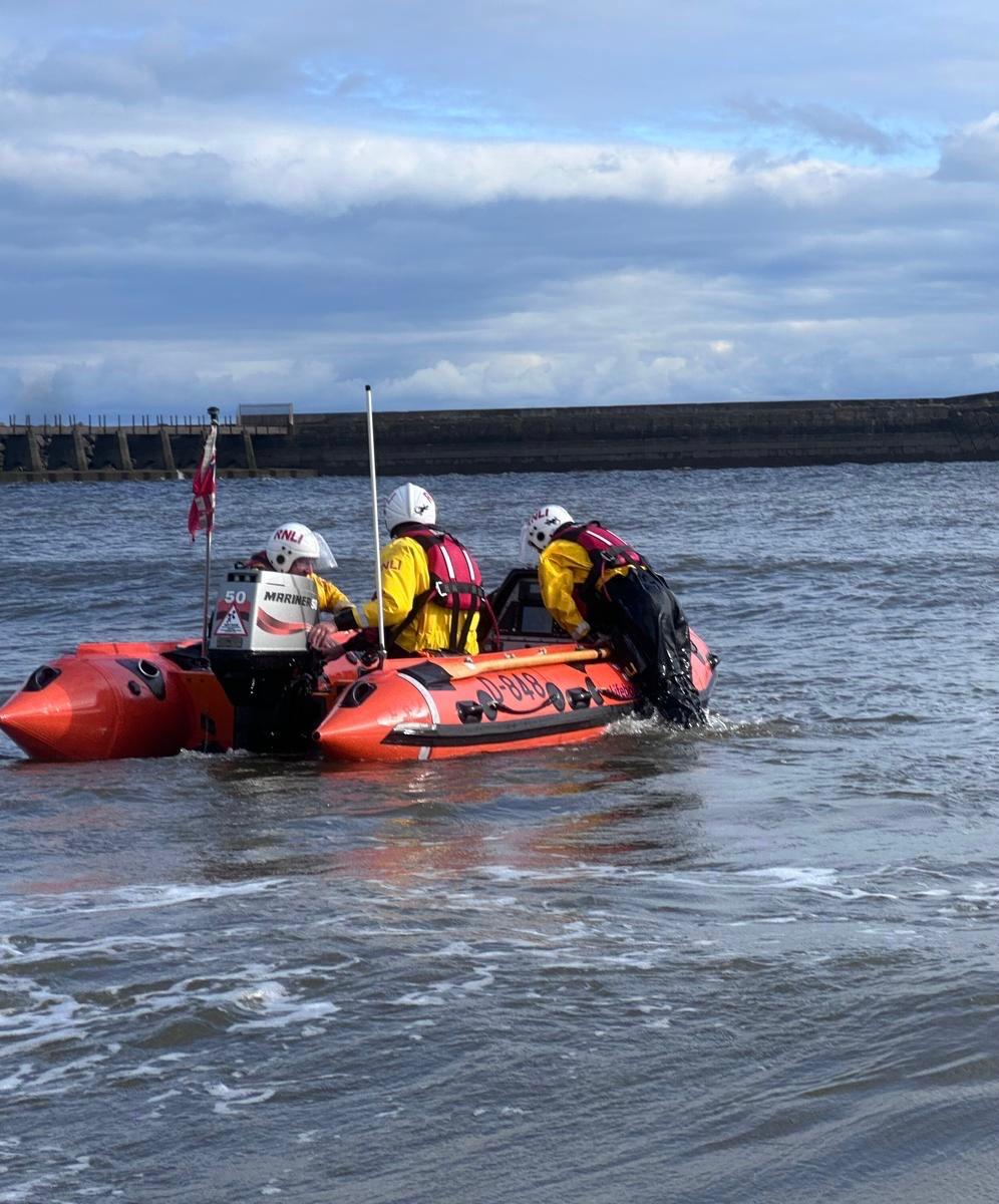 Port Talbot RNLI leaving the scene