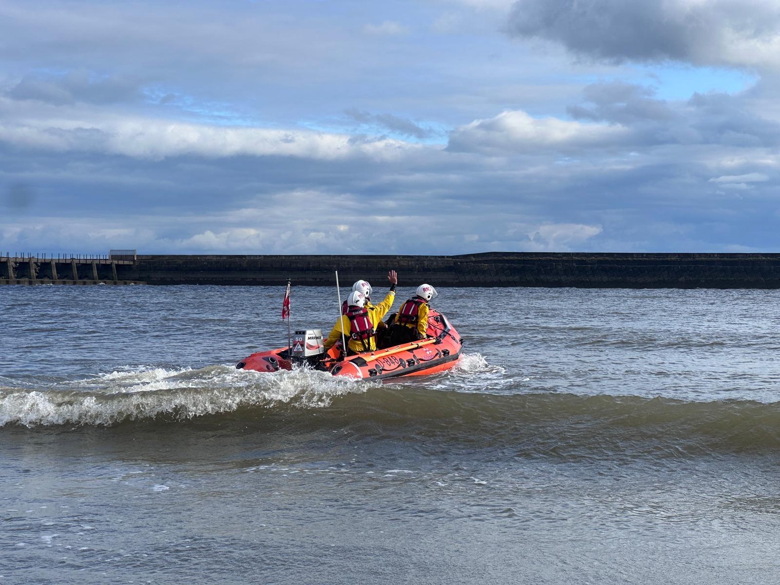 Port Talbot RNLI leaving the scene