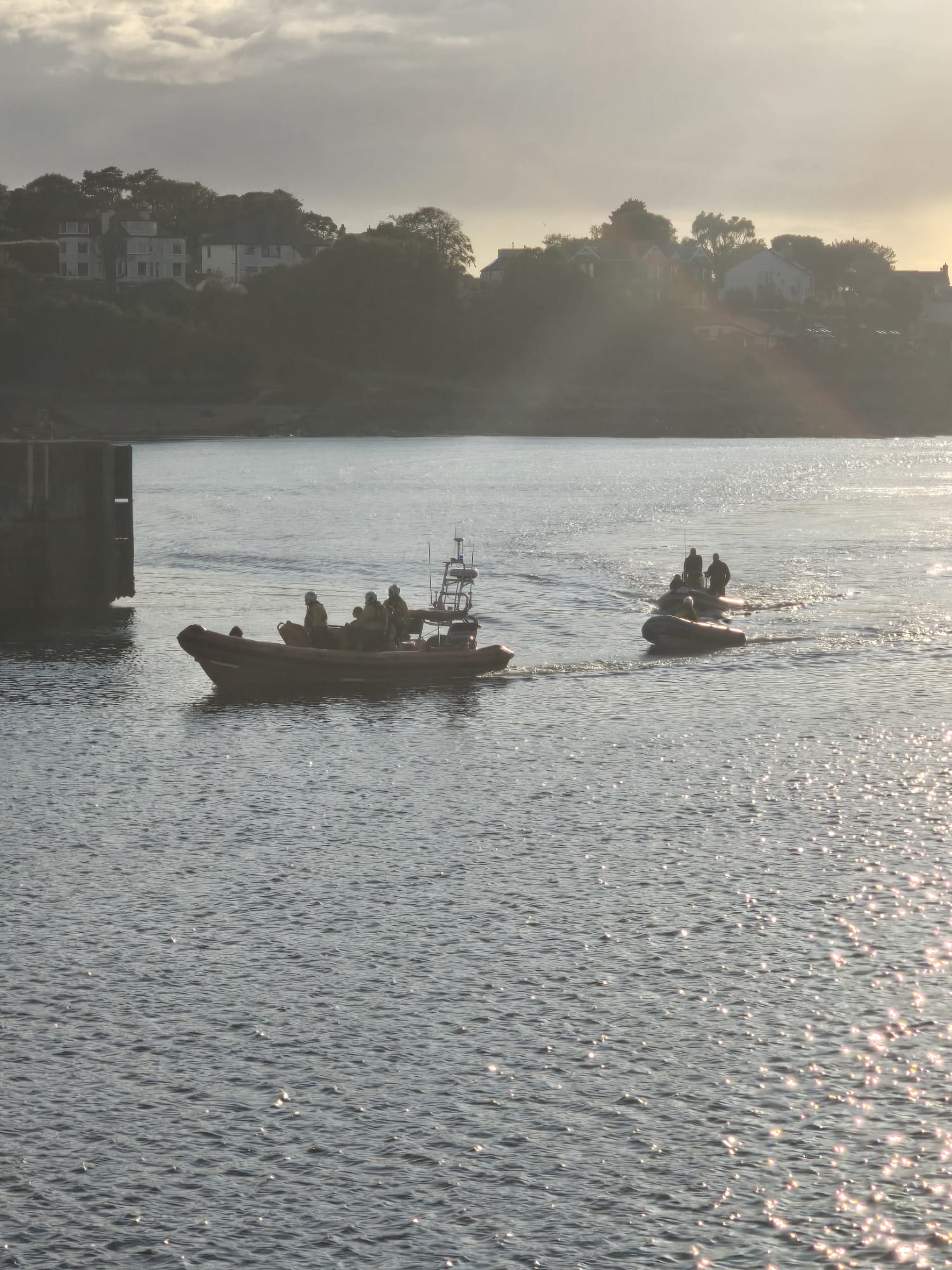 Bangor Lifeboat tows small motor boat