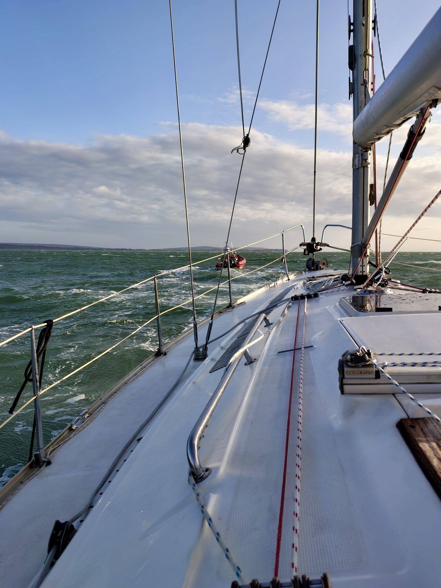 Yacht with engine and rigging failure under tow