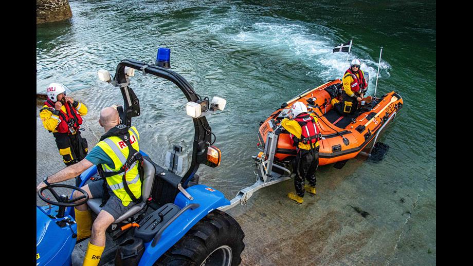 Rnli Night Rescue Looe RNLI volunteers rescue three persons shouting for help | RNLI