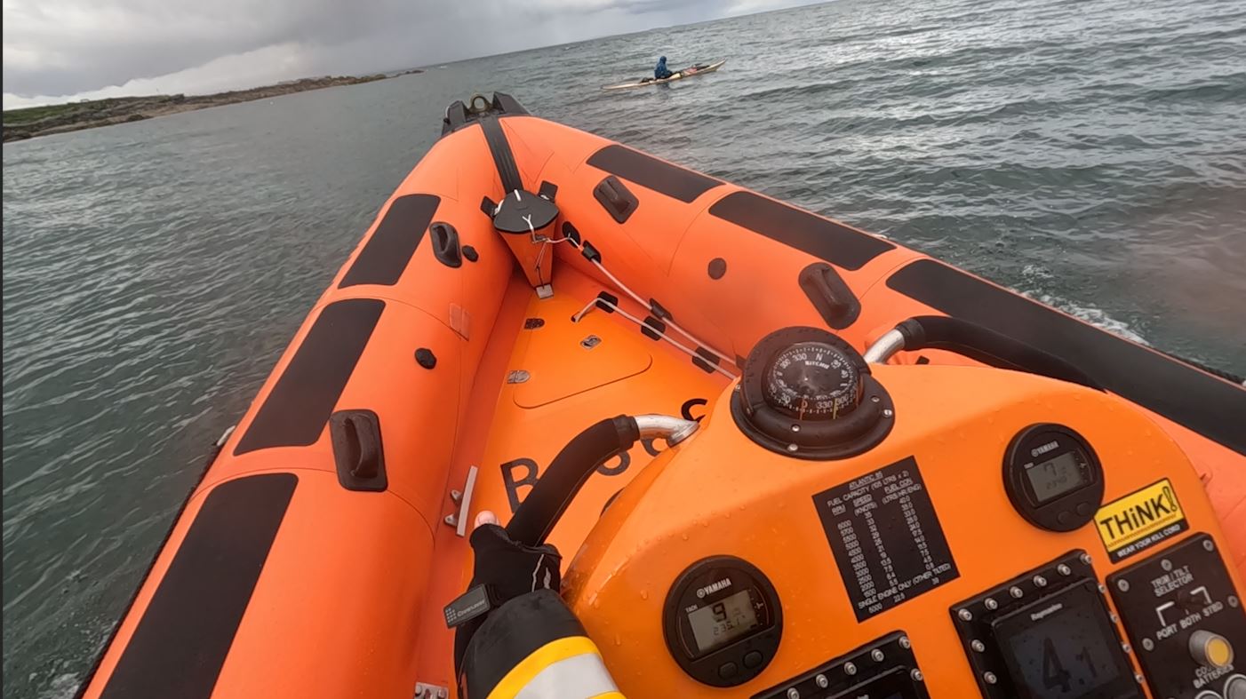 Skerries RNLI approaching the kayaker