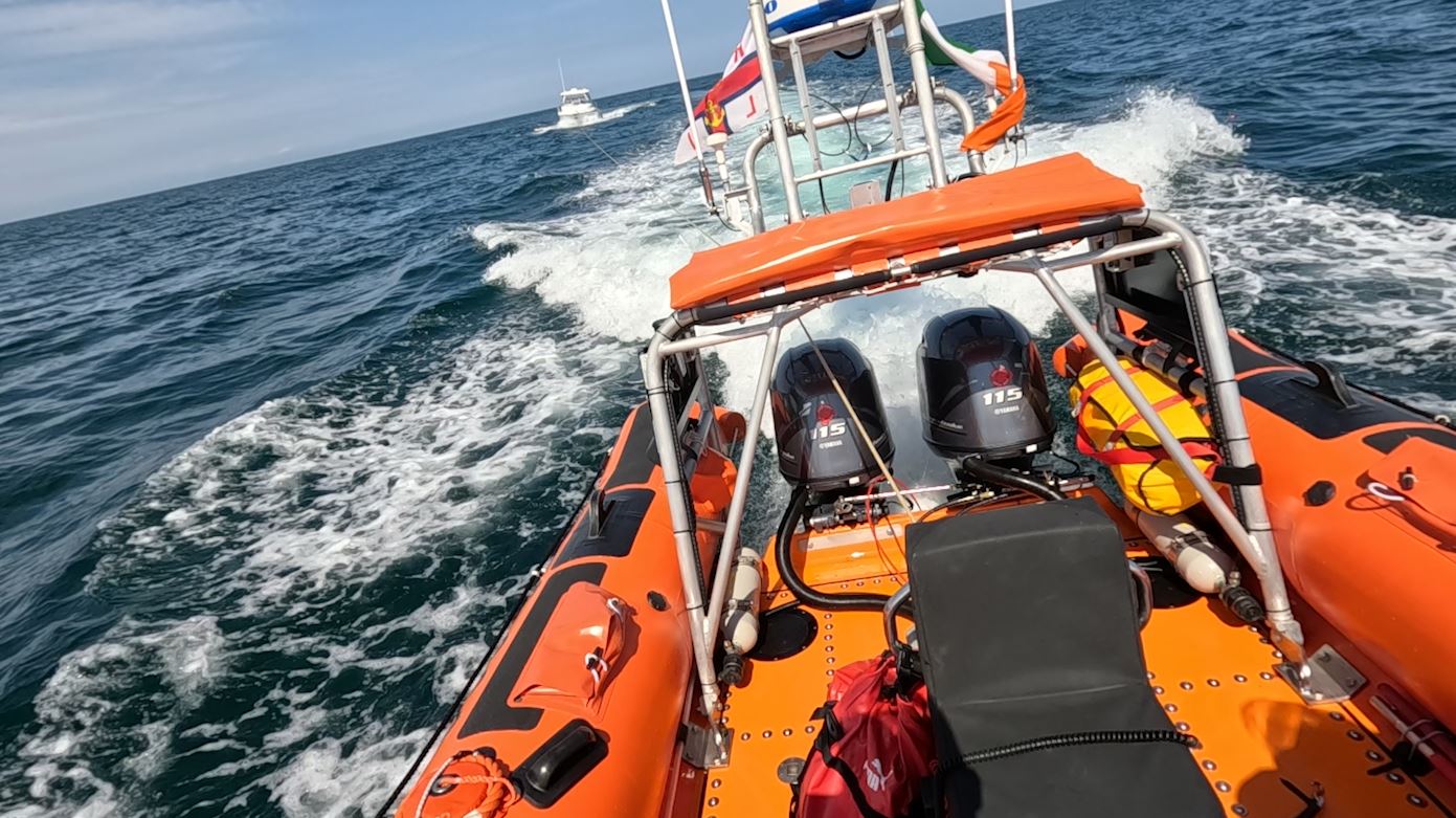 Skerries RNLI towing the motorboat to Malahide