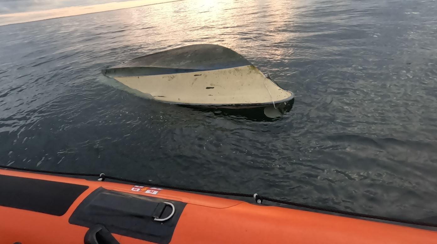 Skerries RNLI alongside the capsized vessel