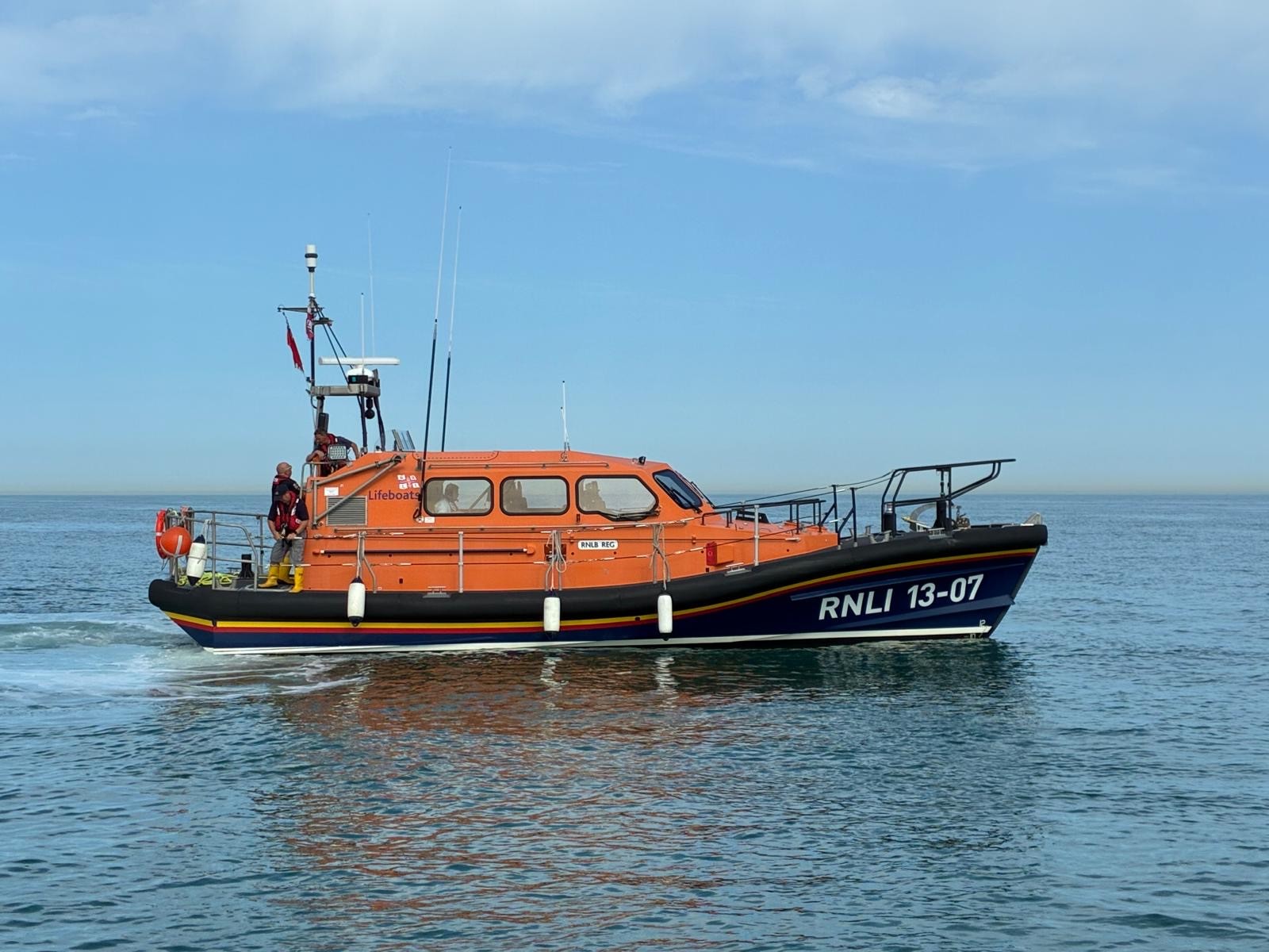 Dungeness RNLI called to aid sailing yacht stuck in fishing gear | RNLI