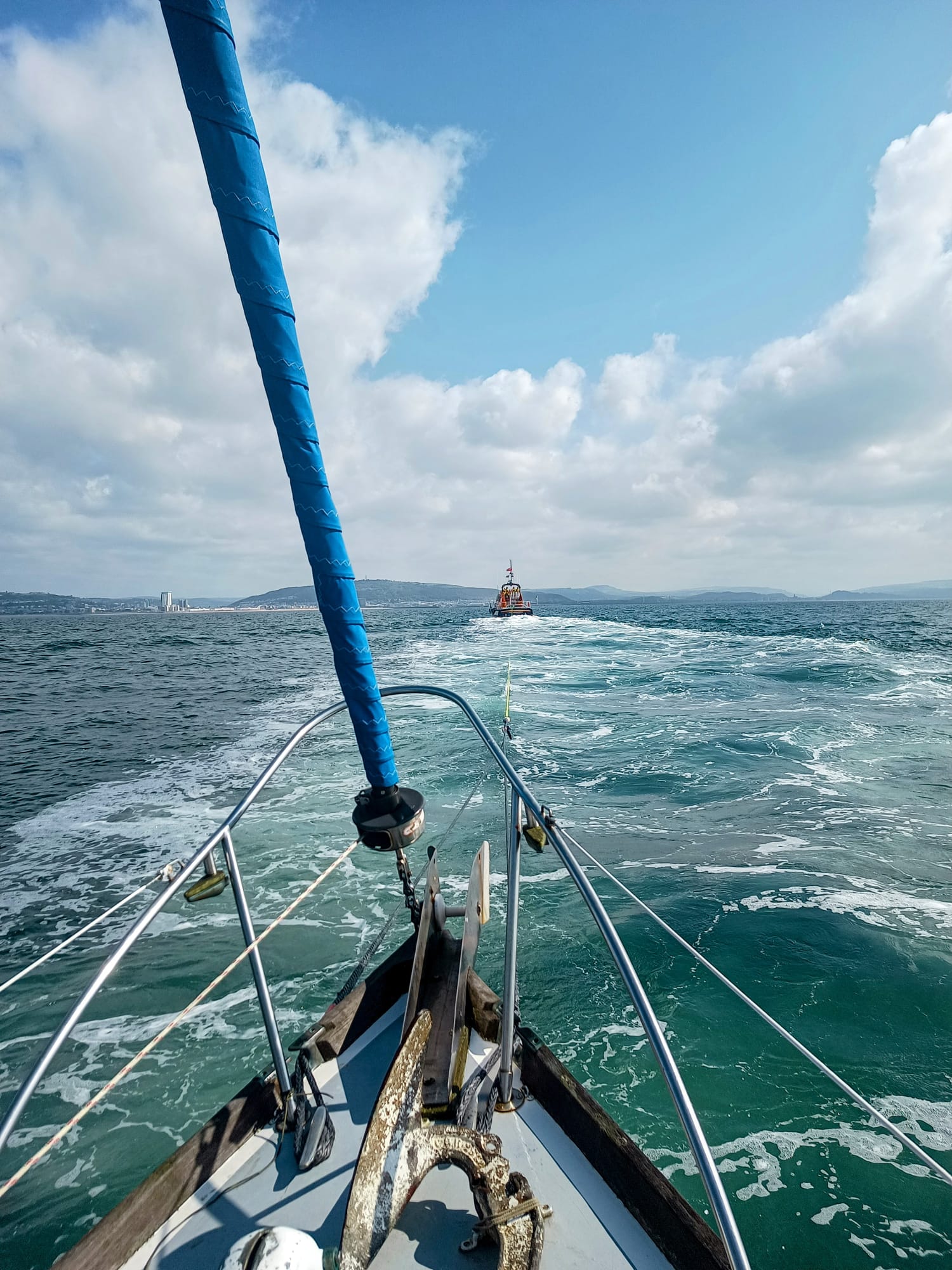 Perspective from towed vessel