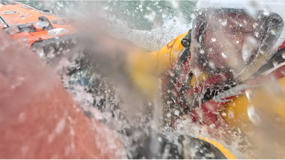 Rnli Rib Engine 7.5m RIB rescued after suffering engine failure in swell near rocks off ...