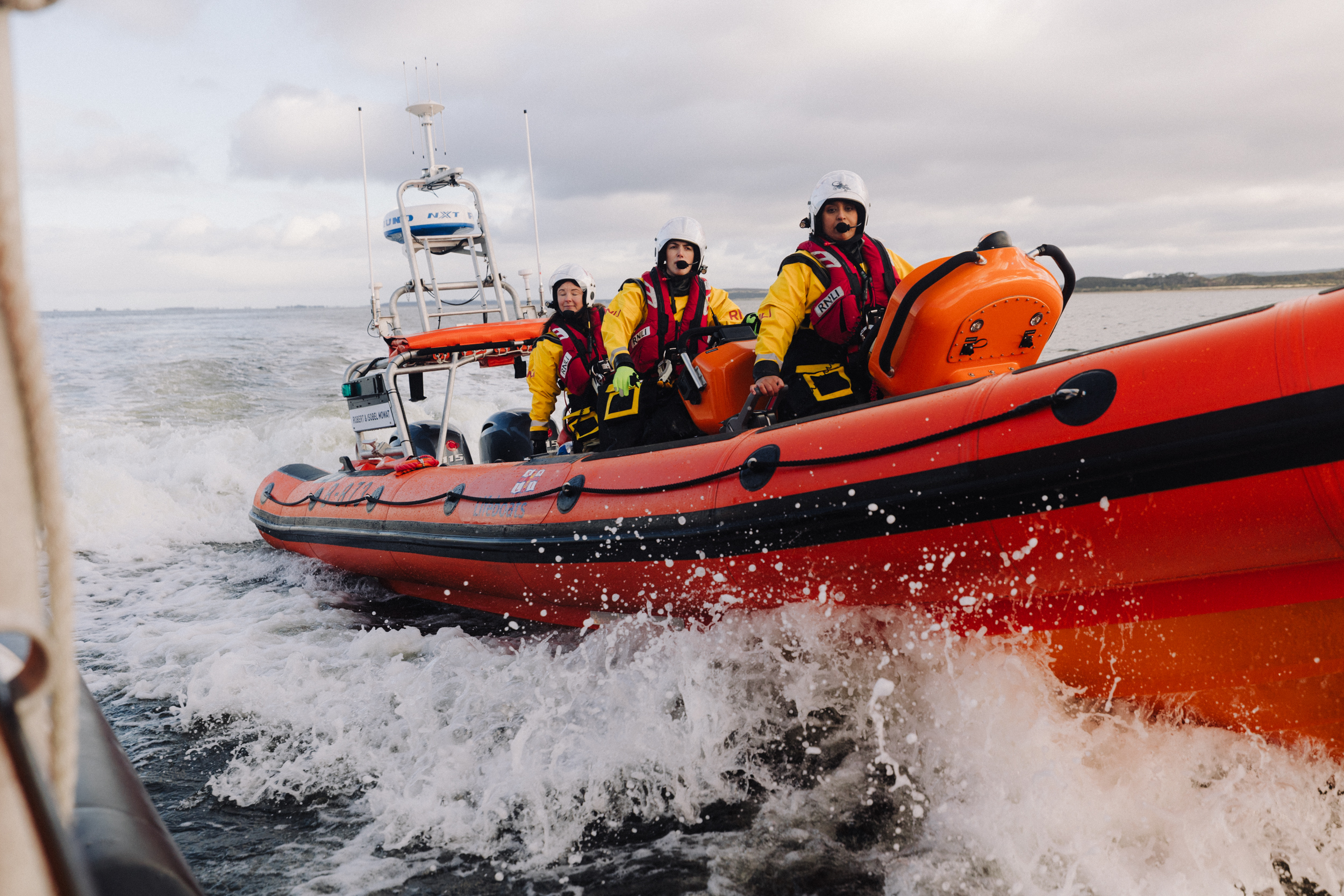 Janet helming lifeboat