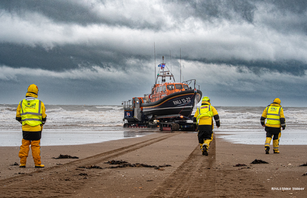 Bridlington RNLI prepares to launch into Storm Amy.