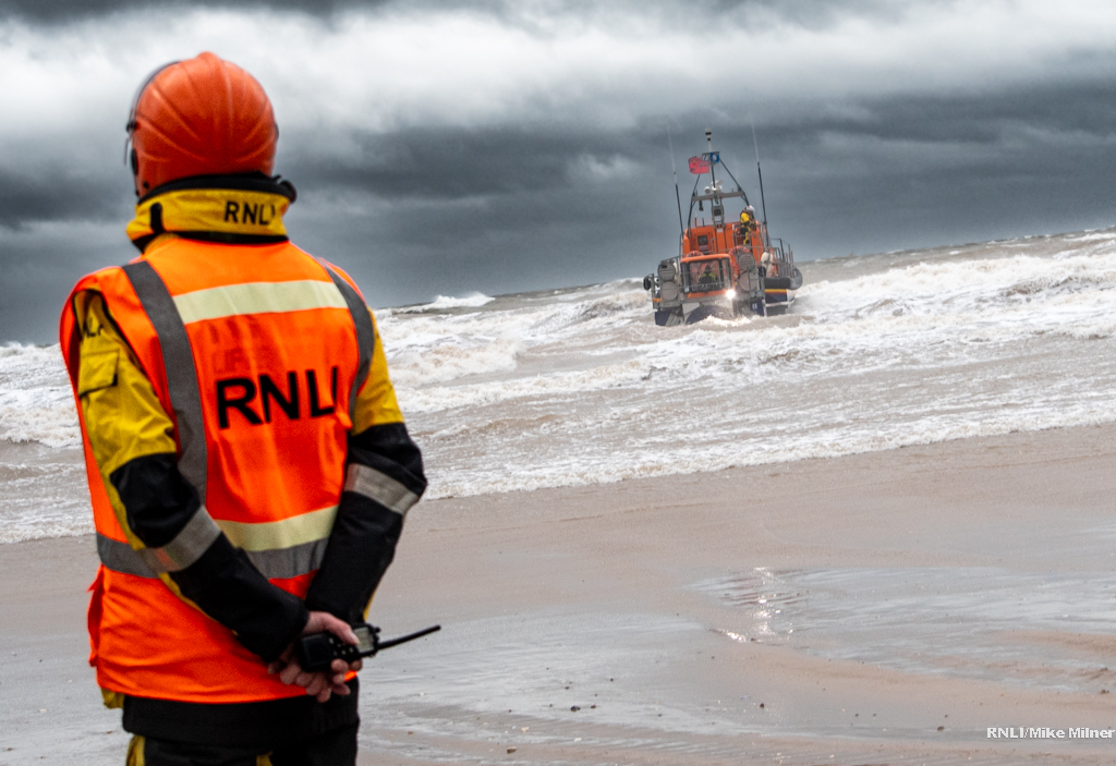 Bridlington RNLI prepares to launch into Storm Amy.