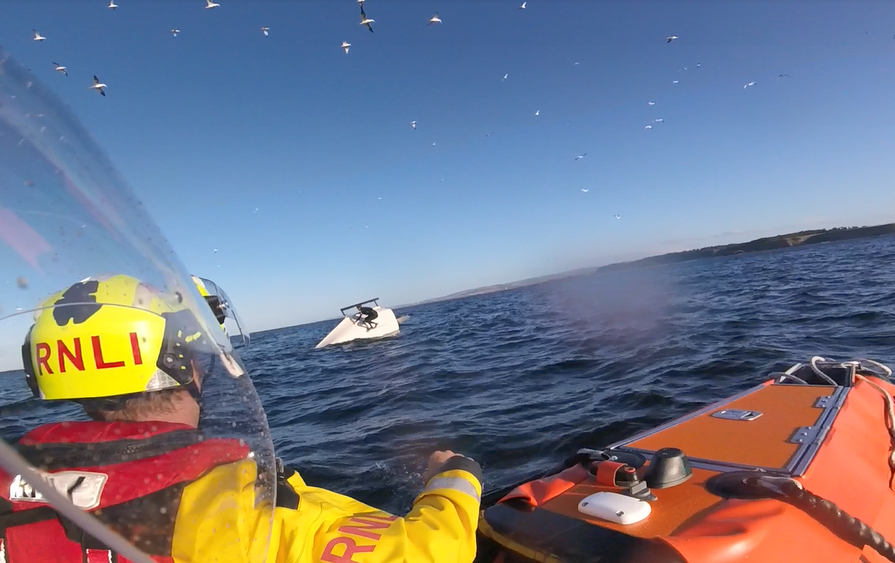 North Berwick RNLI launch after pan pan from a capsized sailing dinghy ...