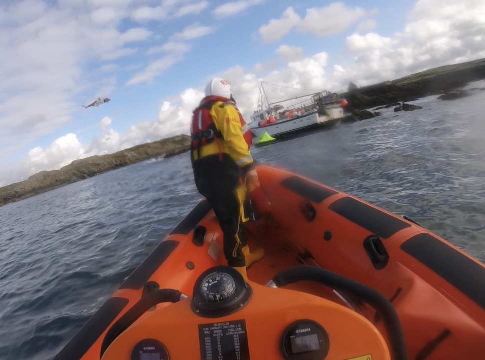 Trearddur Bay RNLI tasked to mayday call of sinking fishing boat