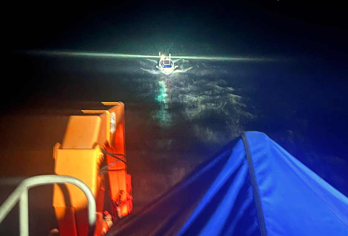 picture shows a rowing boat under tow