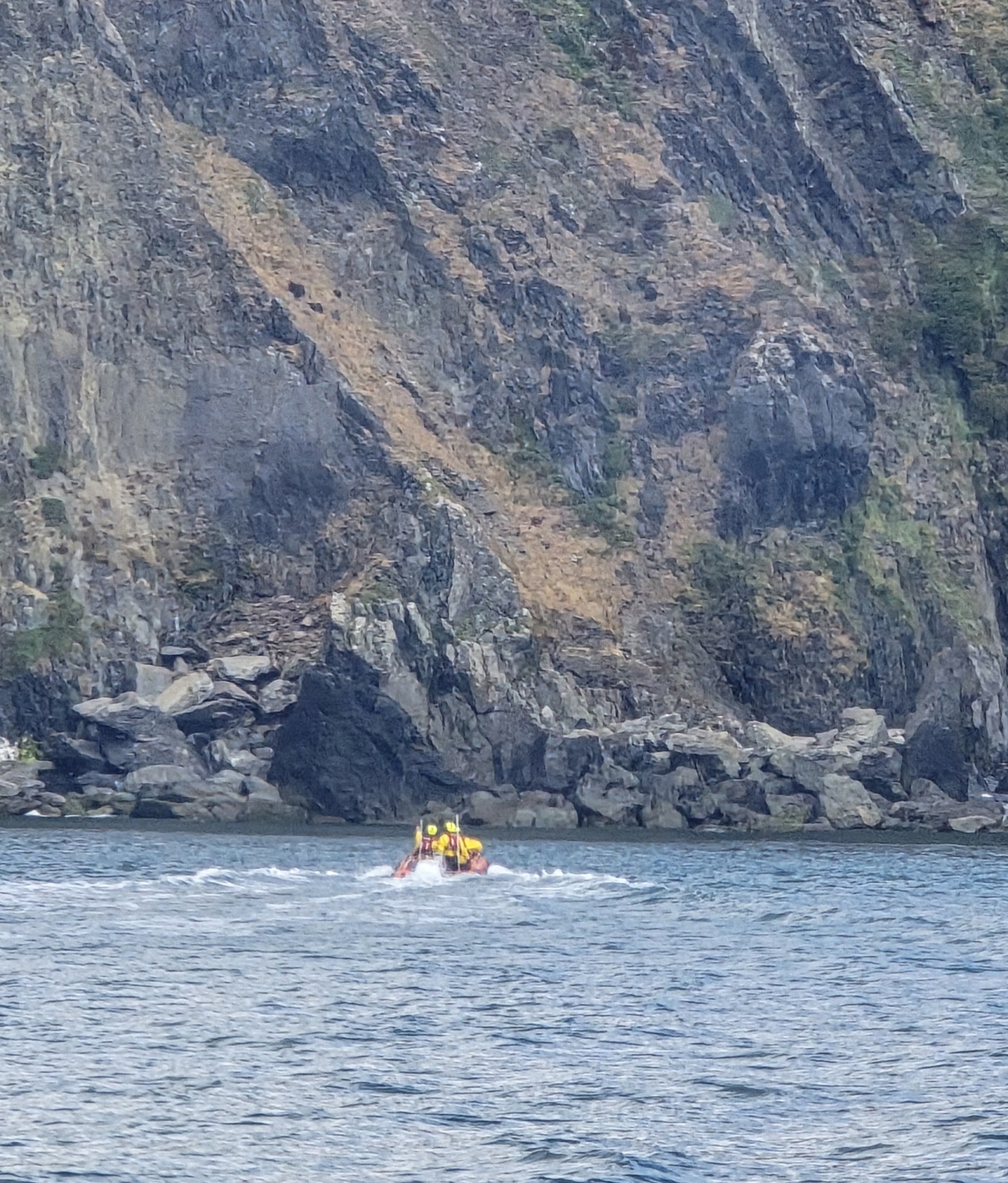 ILB heading in to Pwll Deri to check for casualties on the beach.