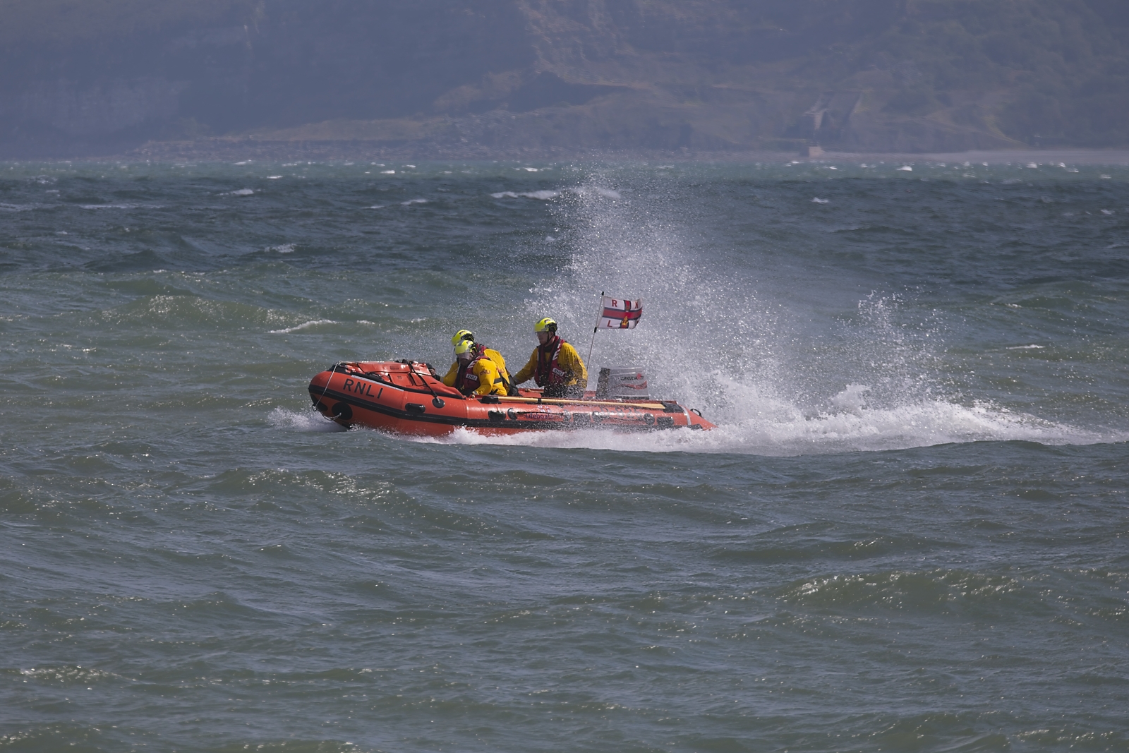 Inshore Lifeboat ‘Enfys2’ returning to RNLI Moelfre Lifeboat station following the call out.