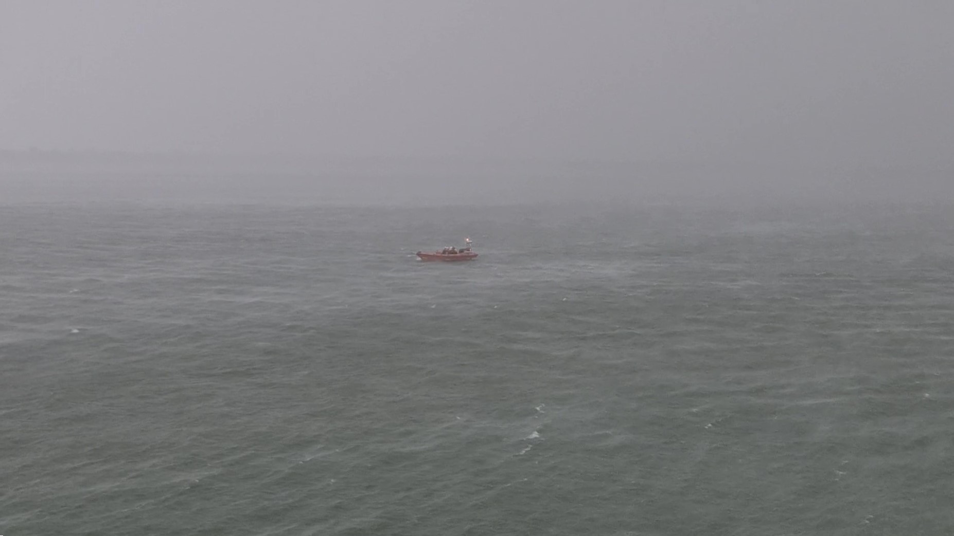 Southend lifeboat B-885 Julia and Angus Wright and squally conditions during the assessment