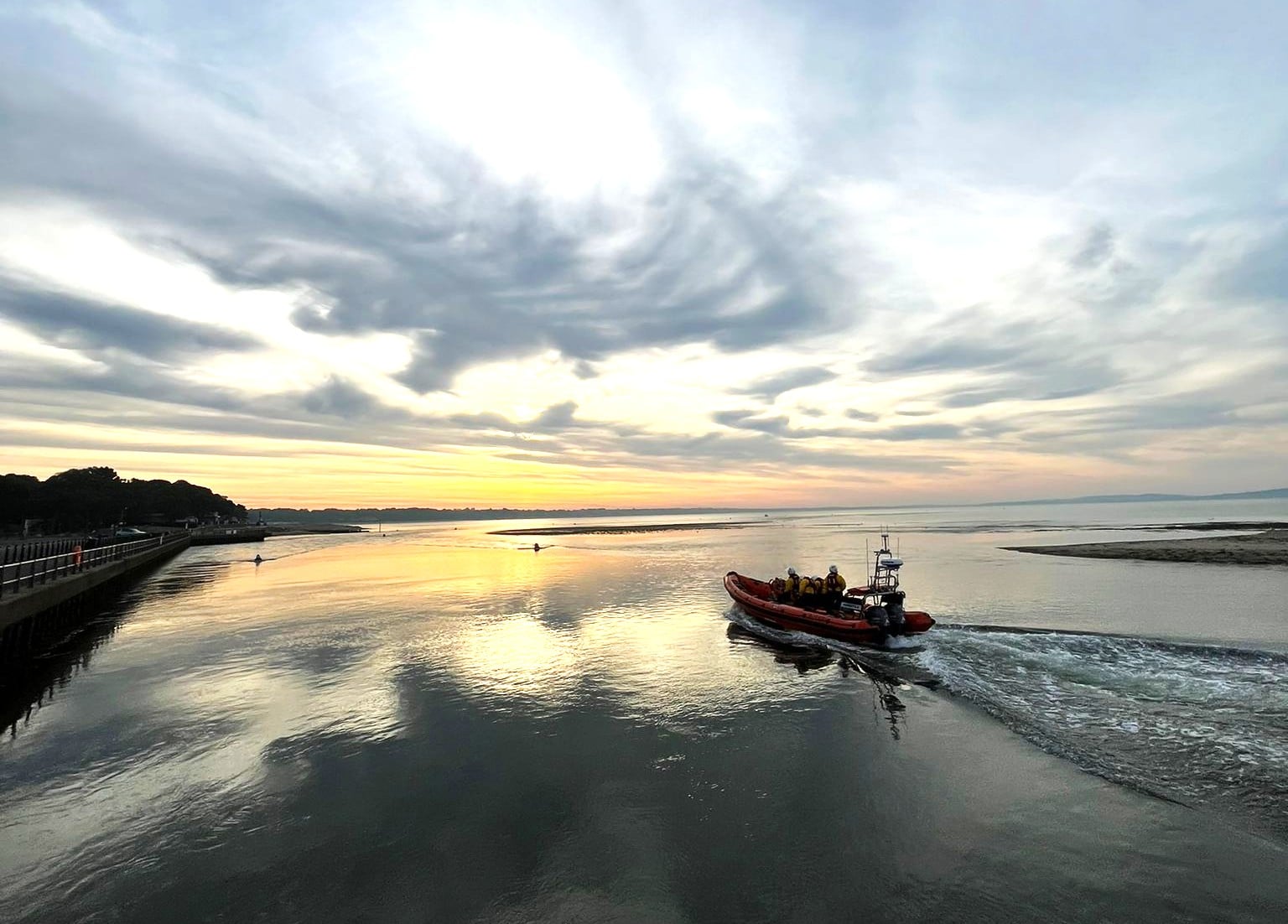 Dawn rescue for Mudeford RNLI after jet ski breaks down off Hengistbury ...