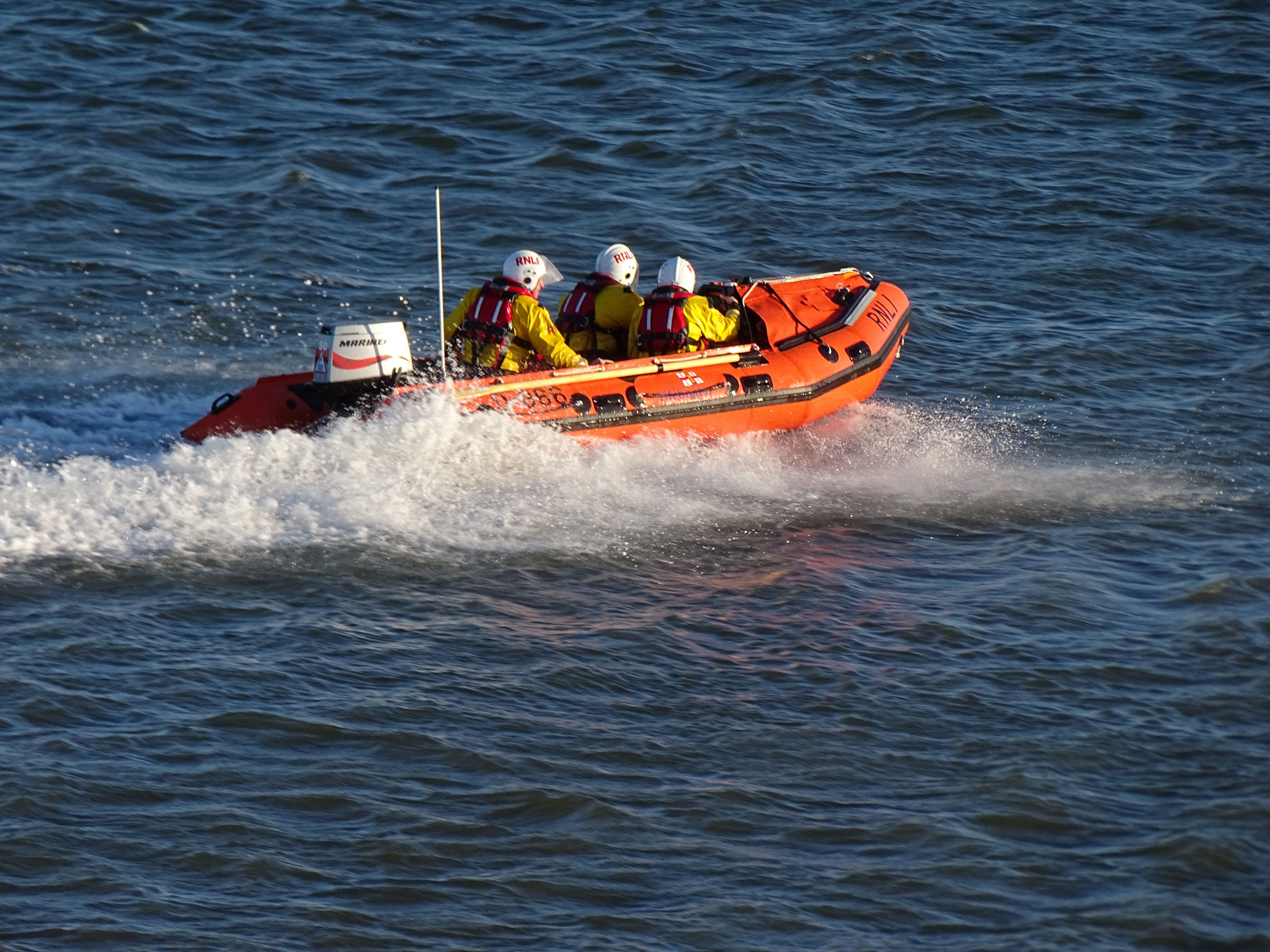 Barrow ILB sets off from the Barrow Boathouse