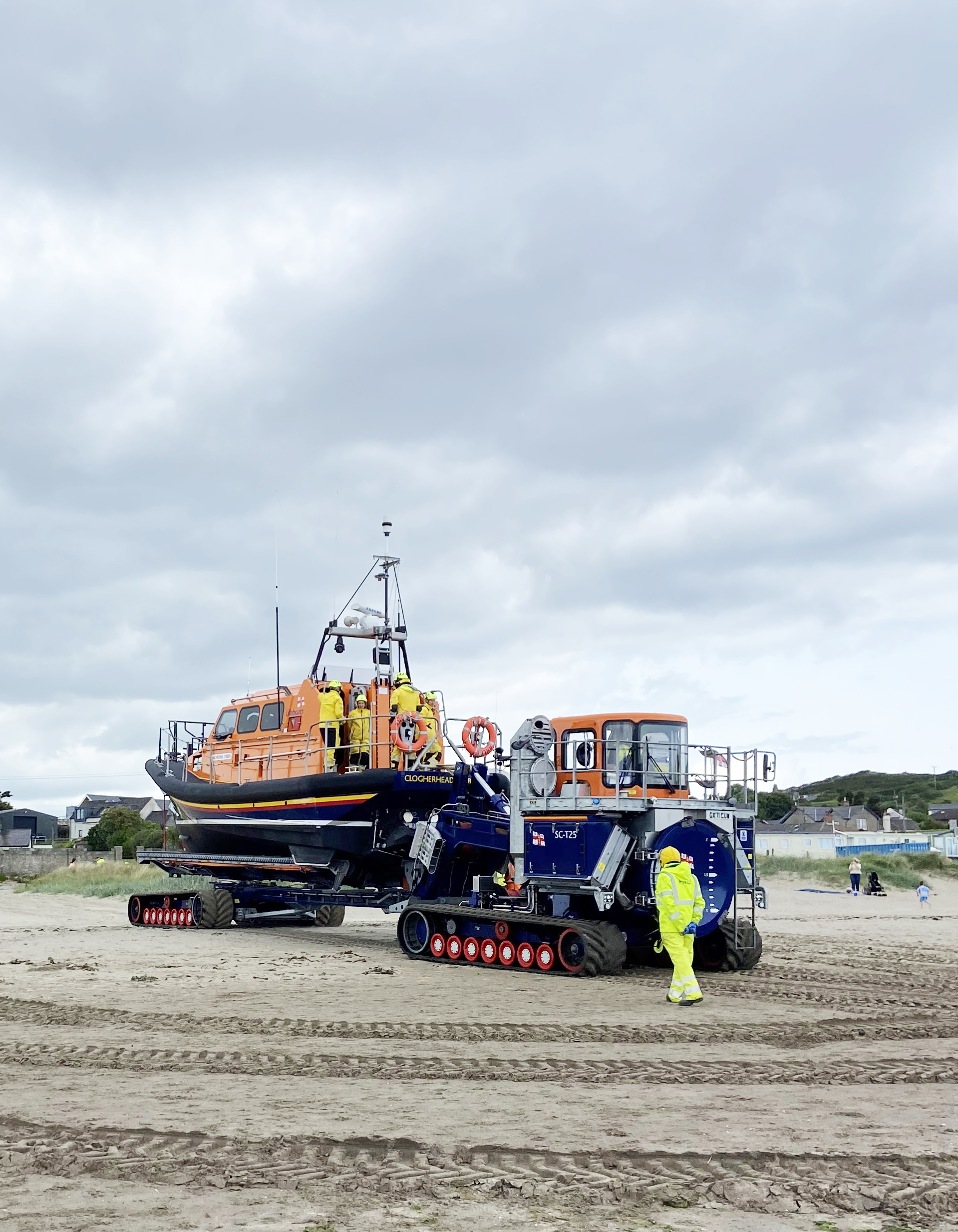 Clogherhead RNLI Shore Crew recovering RNLI boat from Clogherhead beach