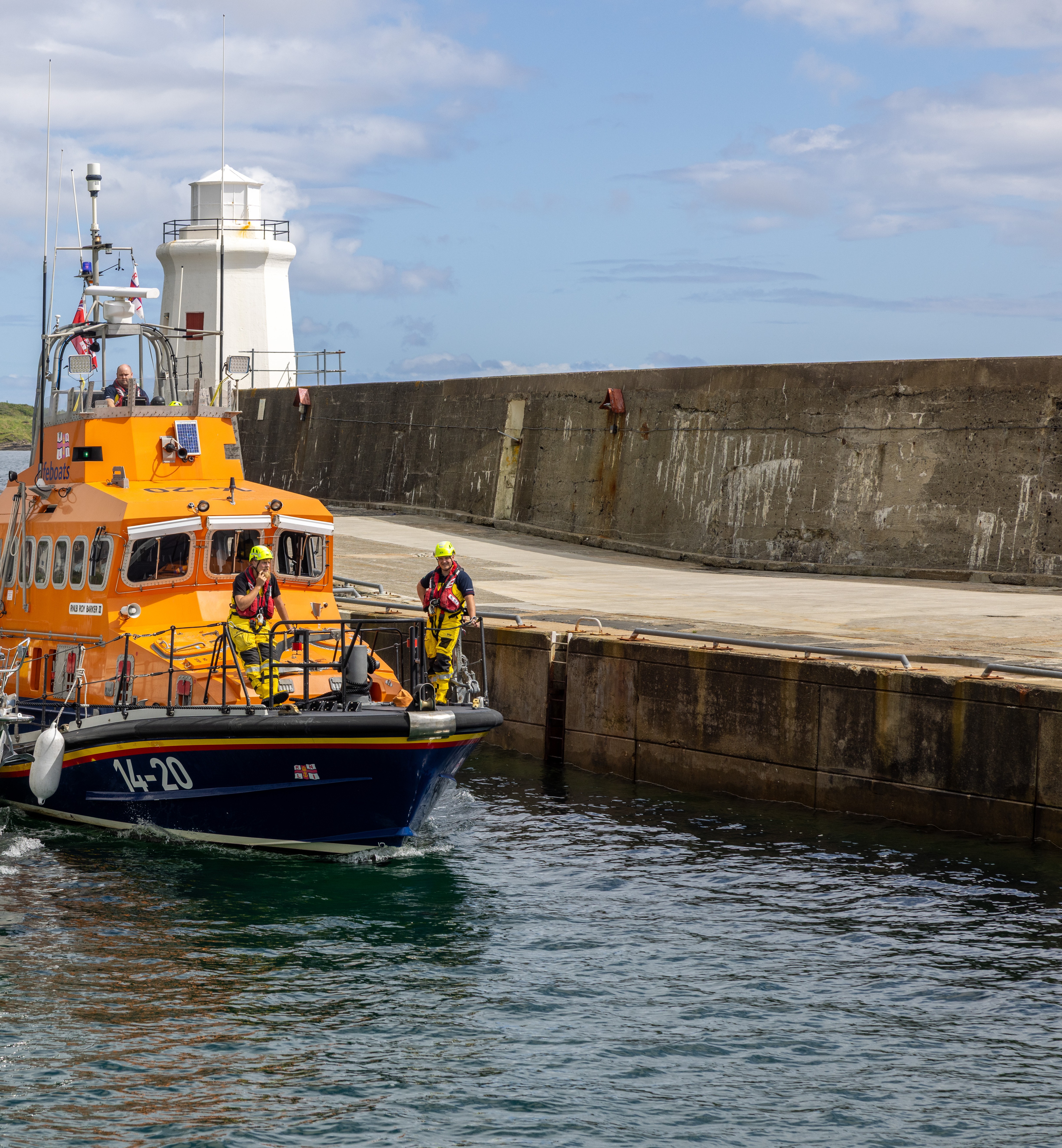 Wick RNLI lifeboat arriving back