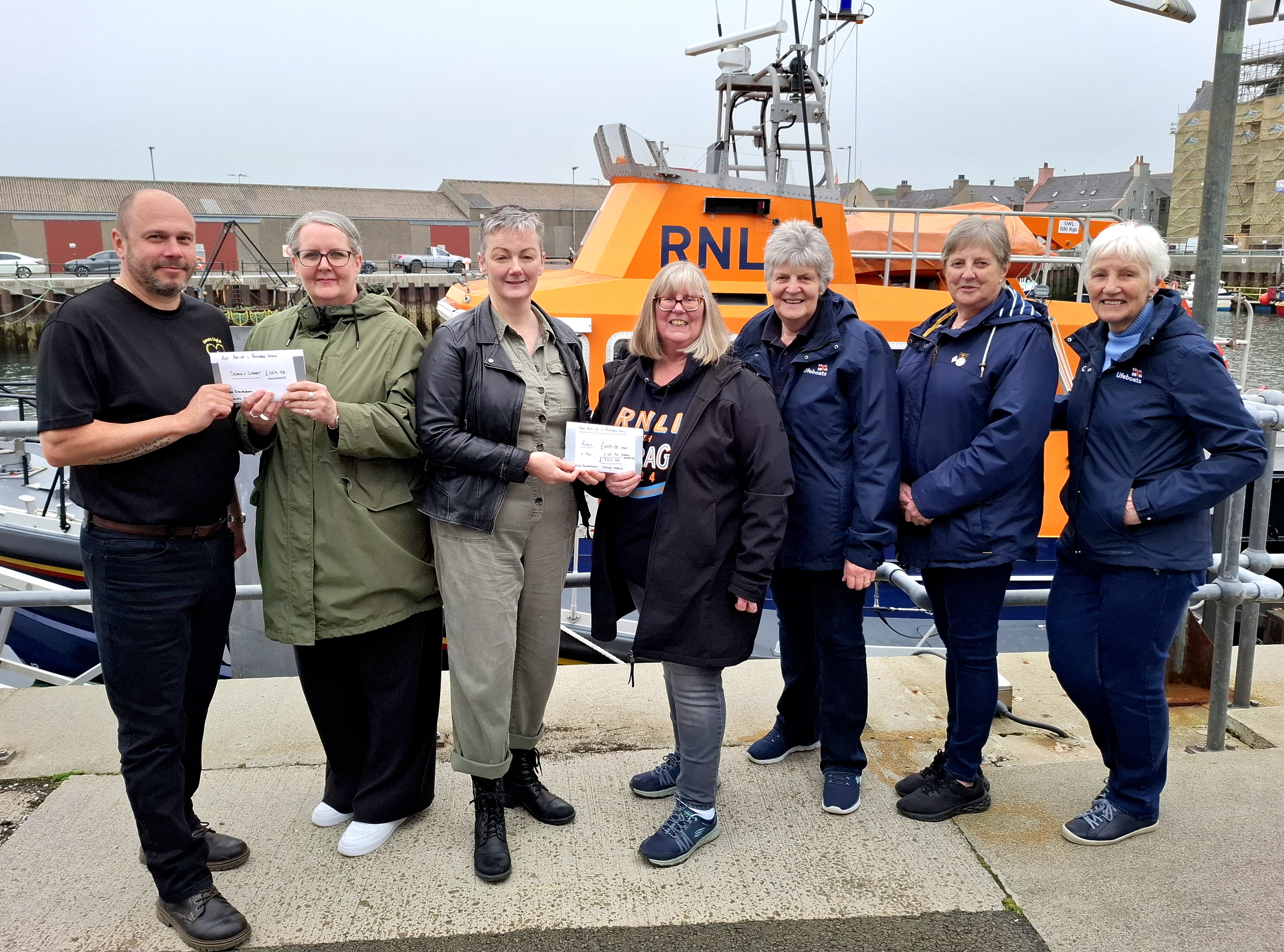 2. Volunteer fundraising crew with art students Yvonne, Evie and Ibolya of Soma’s Light by Roger and Joy Freeman RNLI lifeboat