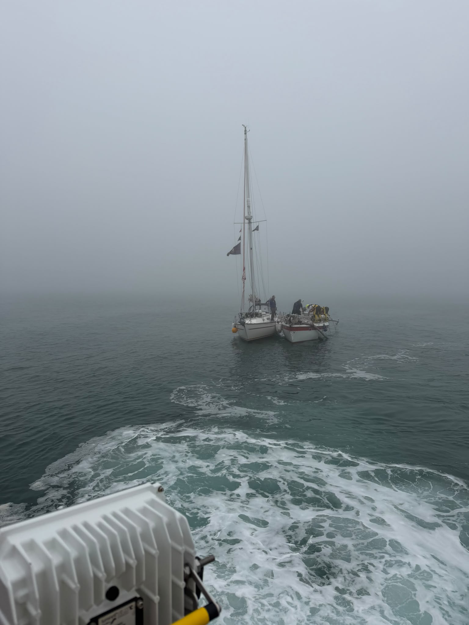 Swanage ALB approaching dismasted yacht alongside second vessel assisting