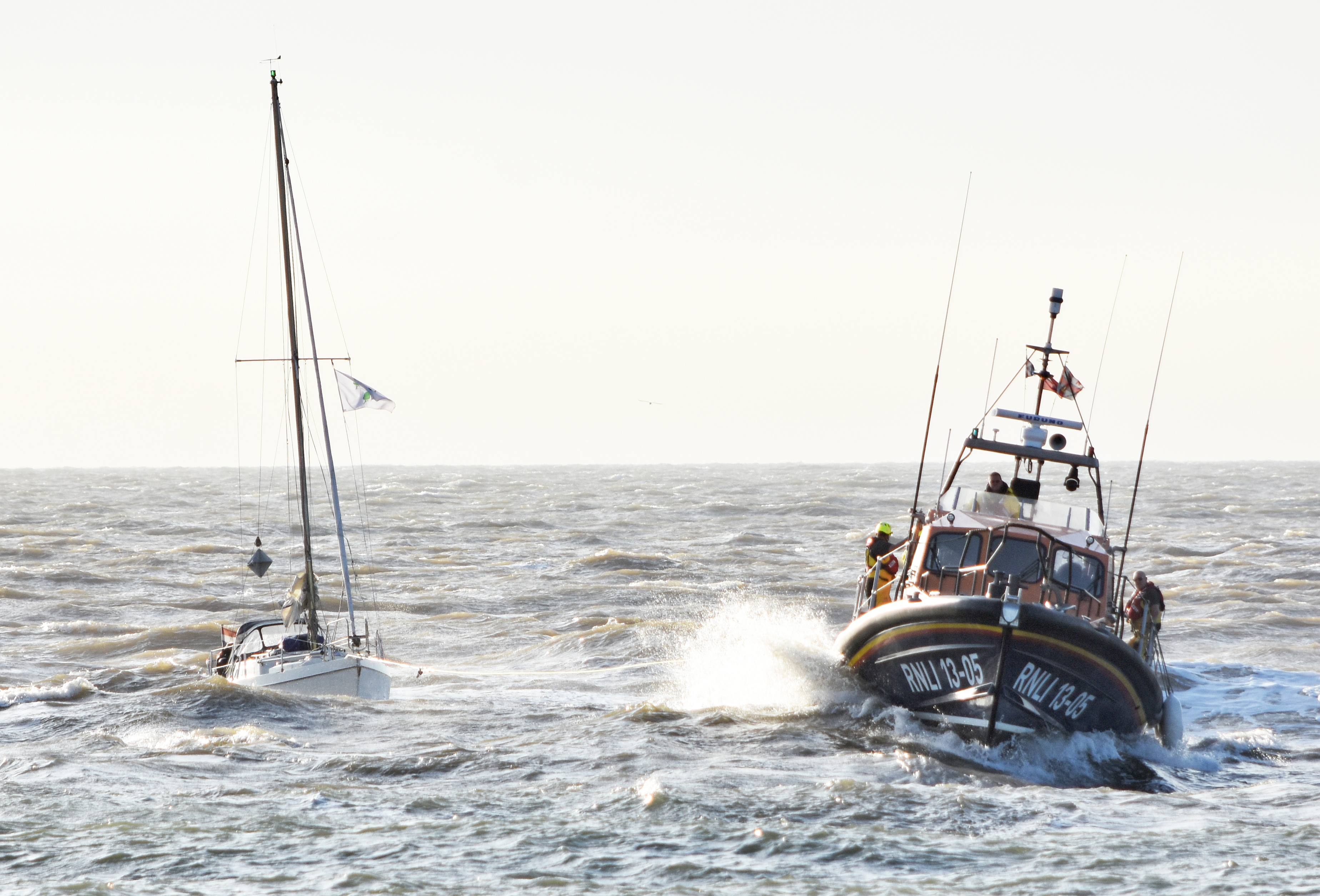 Lowestoft RNLI Lifeboat 'Patsy Knight' towing the Dutch yacht