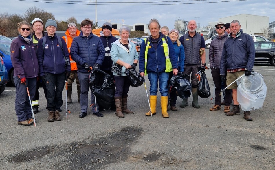 The volunteer team start the clean up