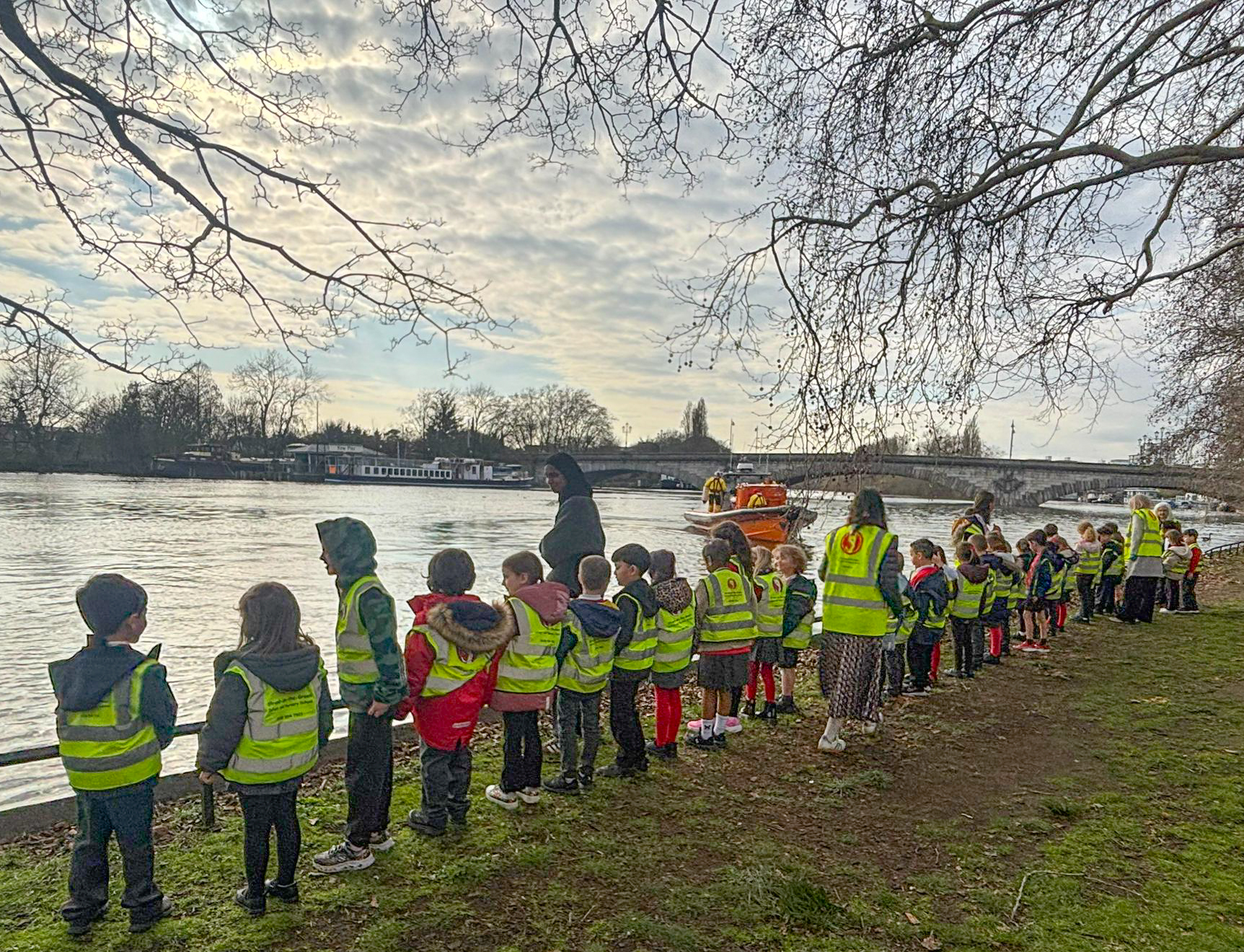 Strand on the Green Infant meet Chiswick lifeboat crew