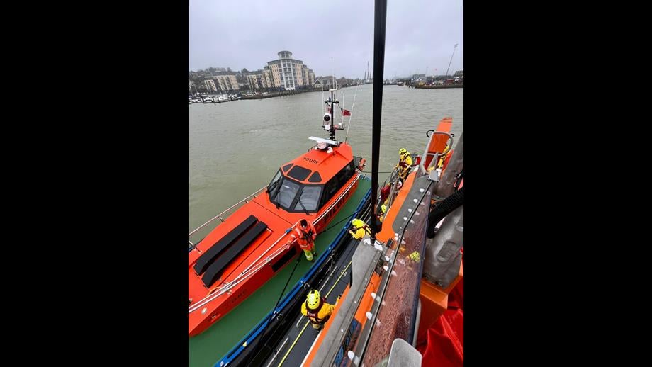 Rnli Launch Methods Newhaven RNLI & Eastbourne RNLI launch joint rescue for stricken yacht ...