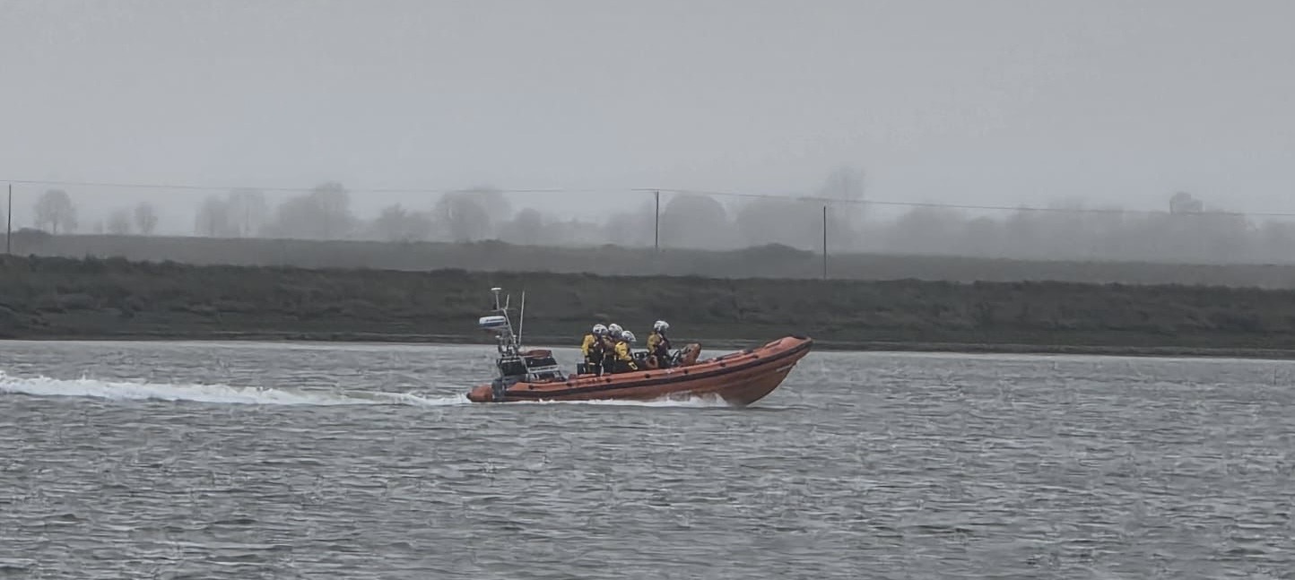 Tony and Robert Britt A 85 travelling at low speed on the River Crouch