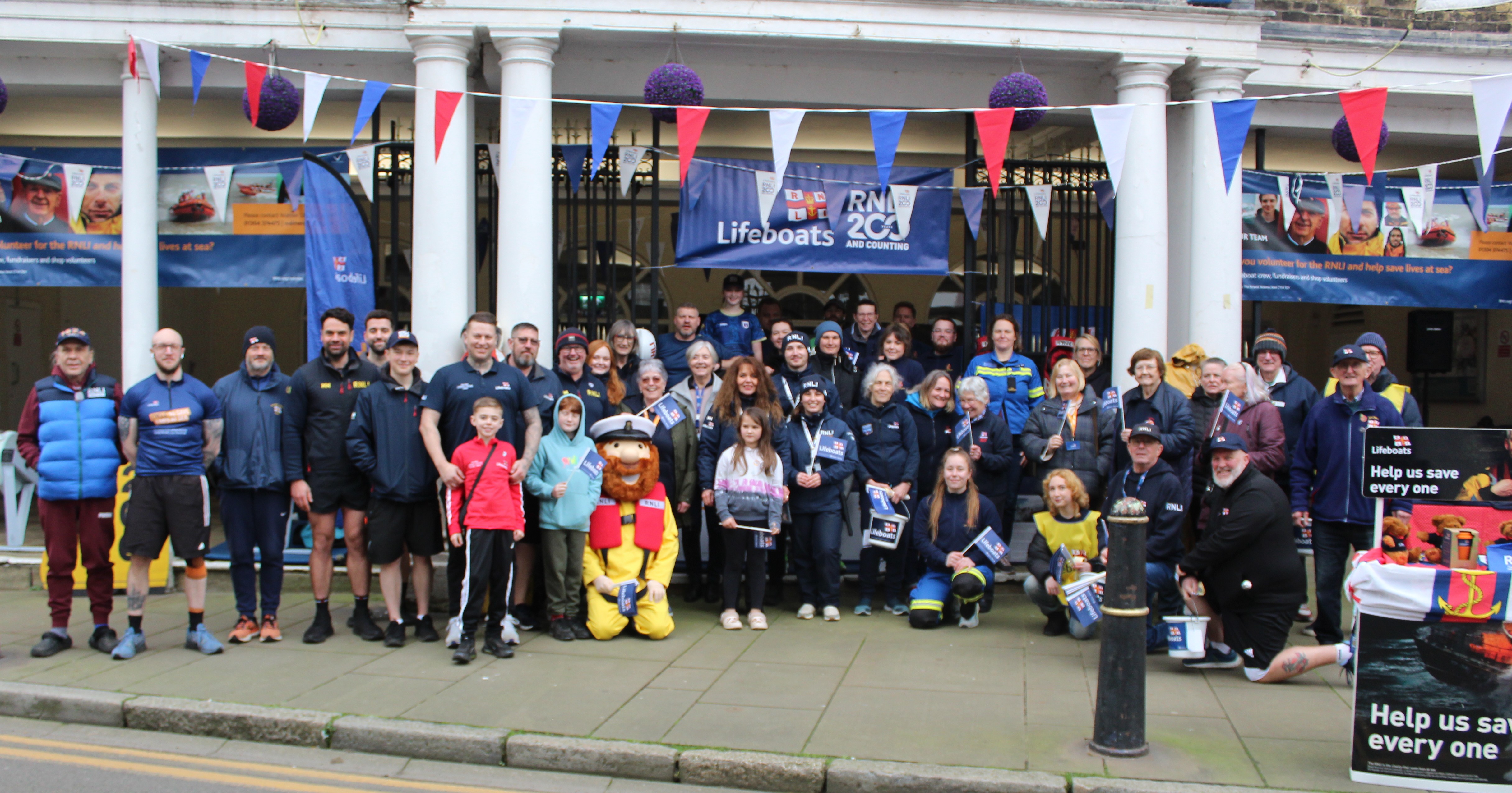 Walmer volunteers and friends celebrate RNLI 202
