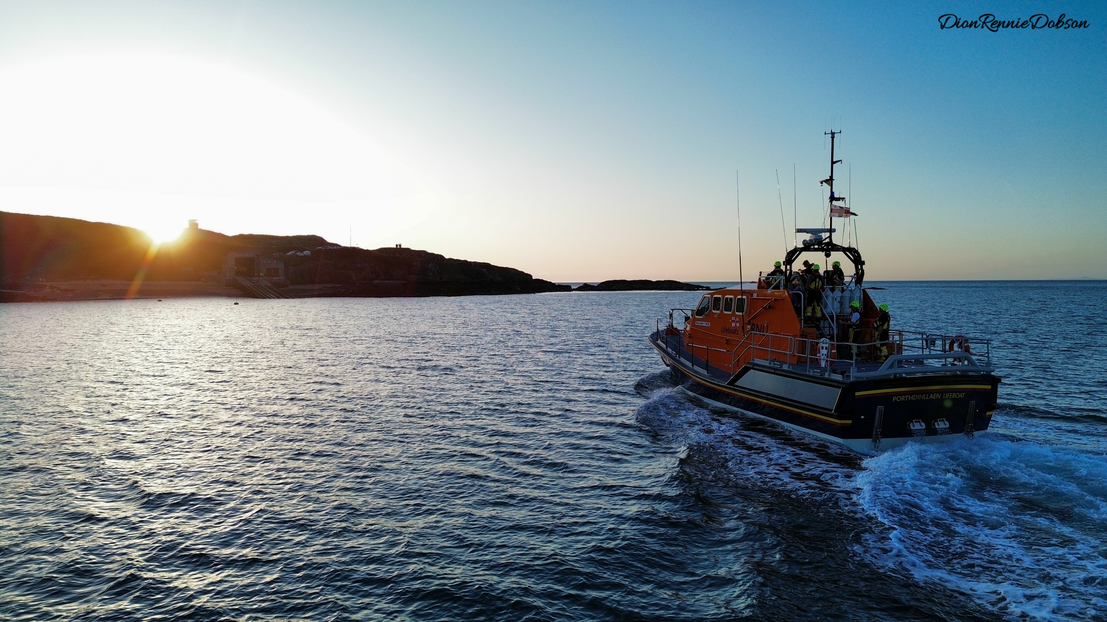 Porthdinllaen RNLI launch to reports of yacht in difficulty near Porth ...