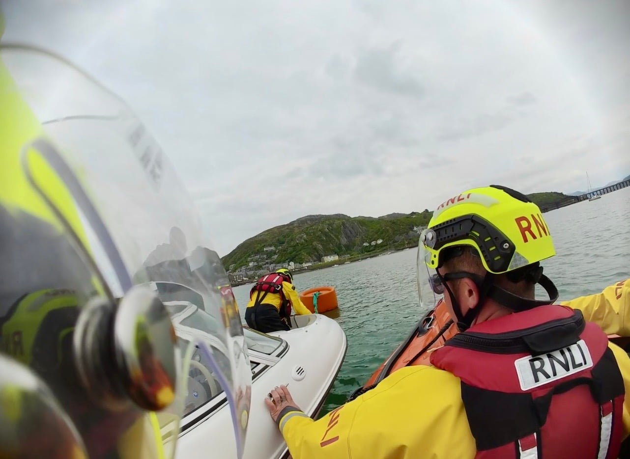 Securing the stricken vessel to mooring